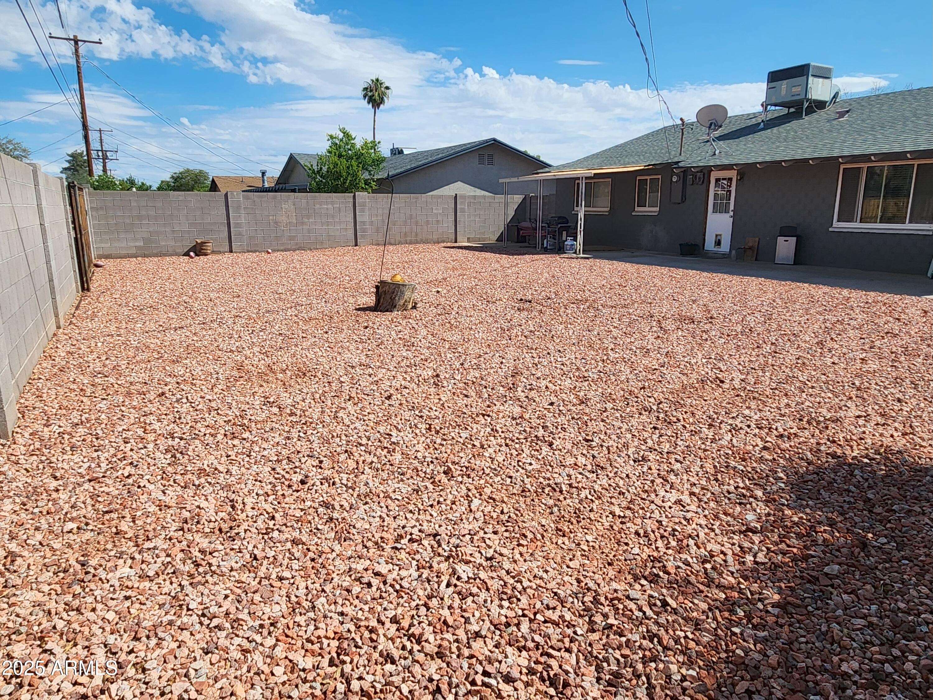 8636 E WINDSOR Avenue