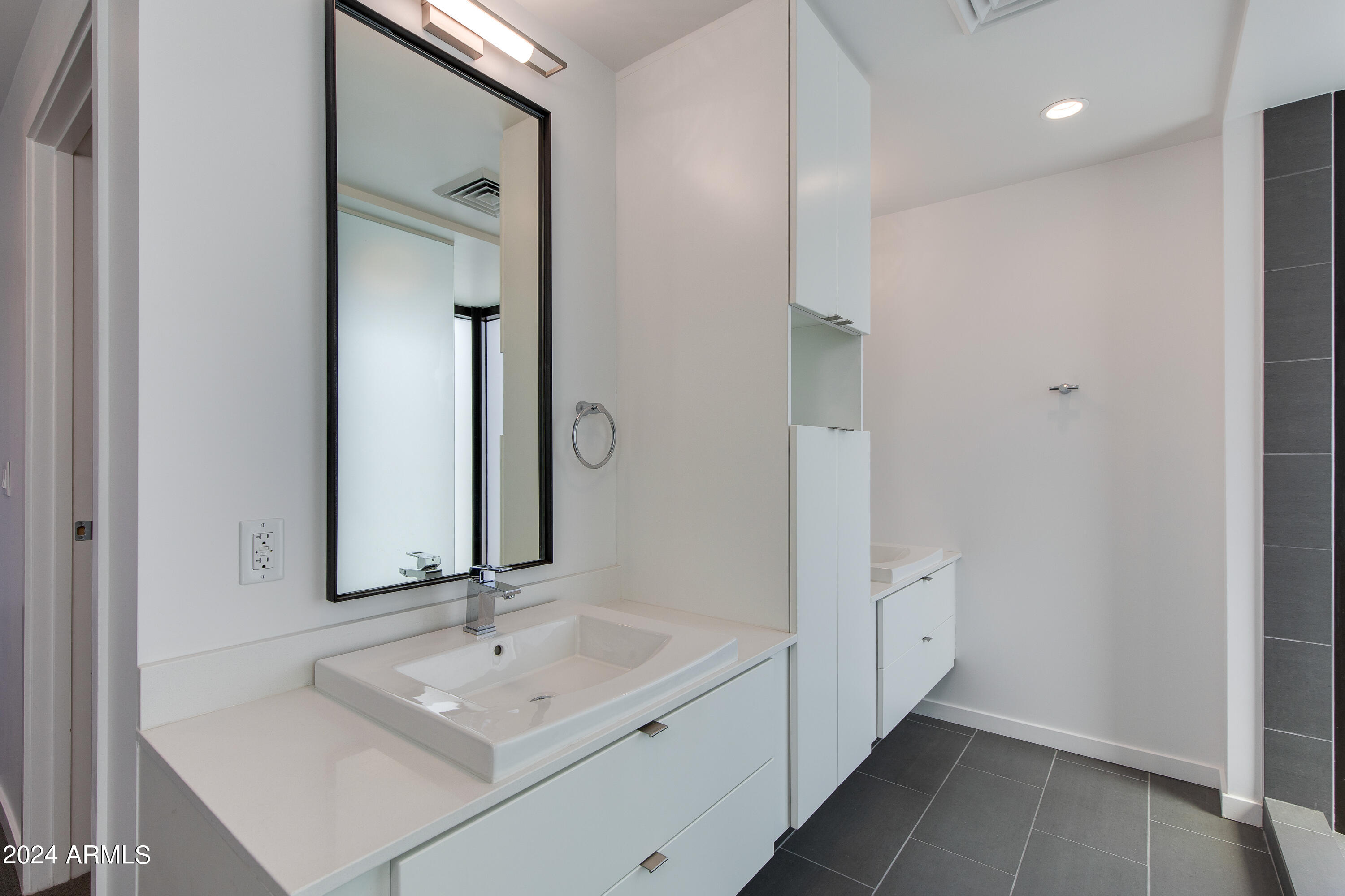 200 W PORTLAND Street, 511