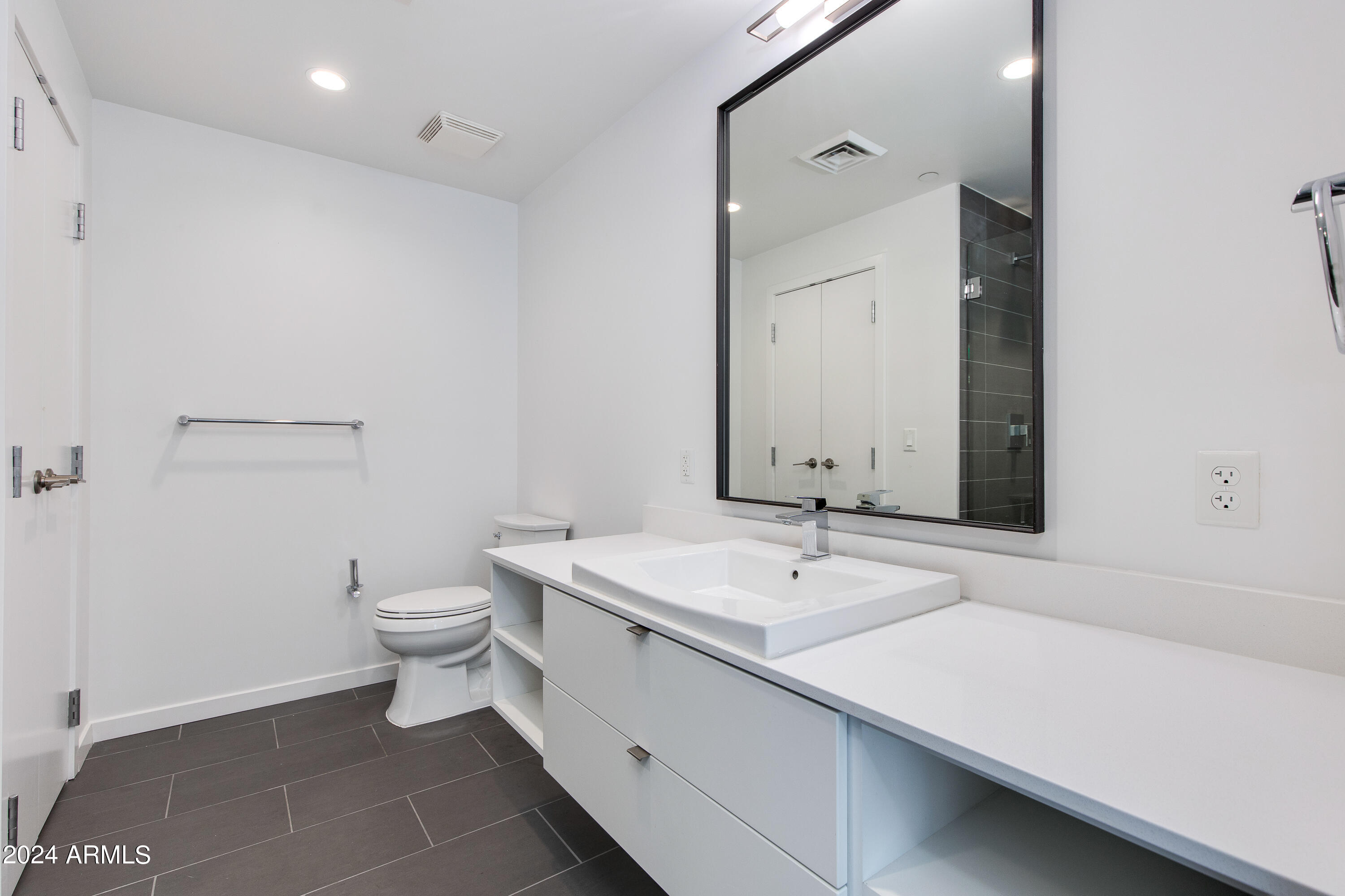 200 W PORTLAND Street, 511