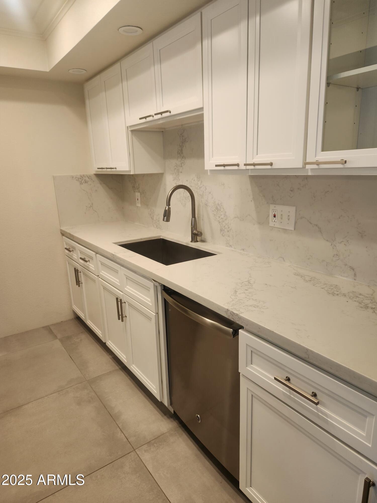 7557 N DREAMY DRAW Drive, 156