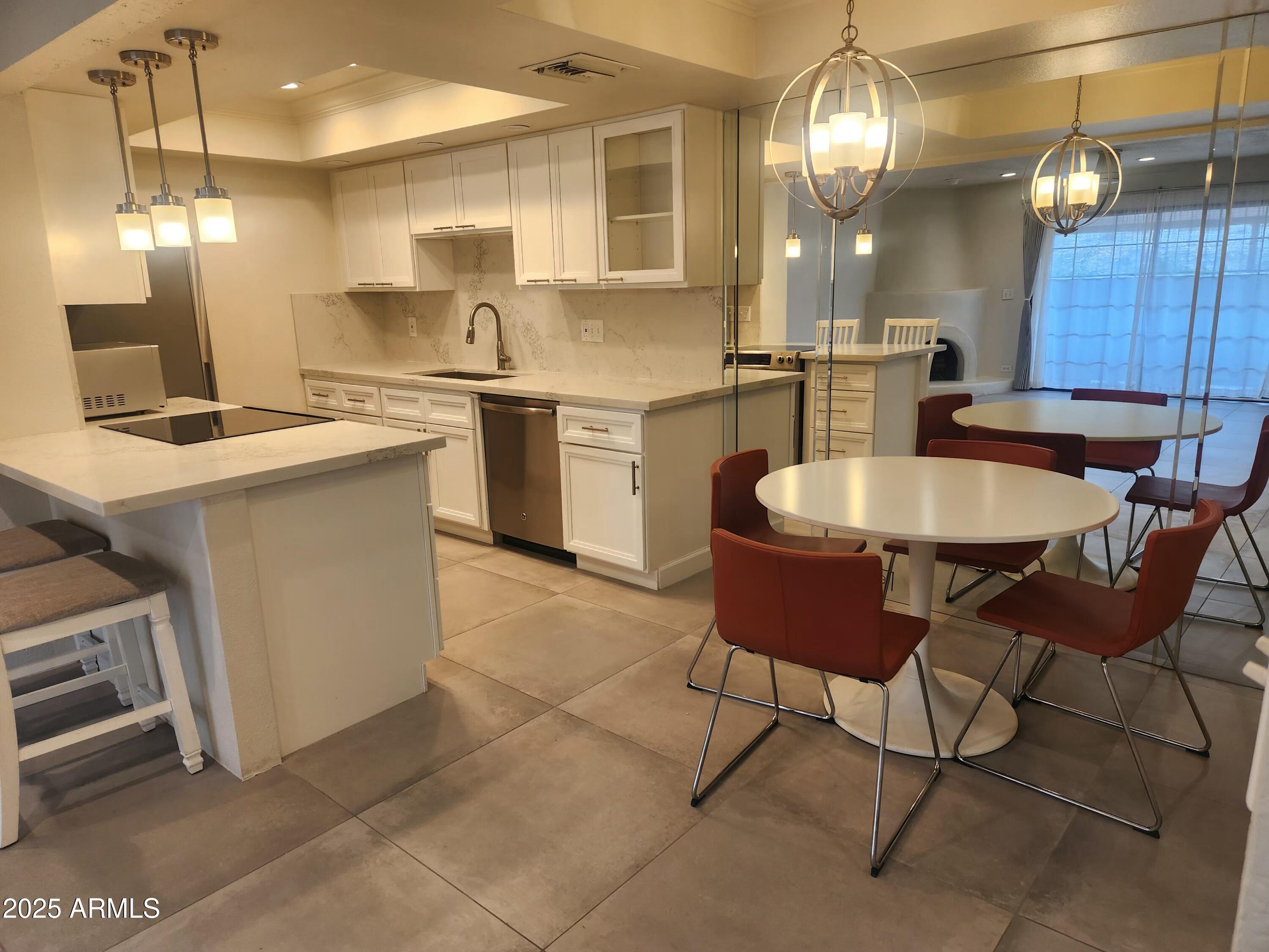 7557 N DREAMY DRAW Drive, 156