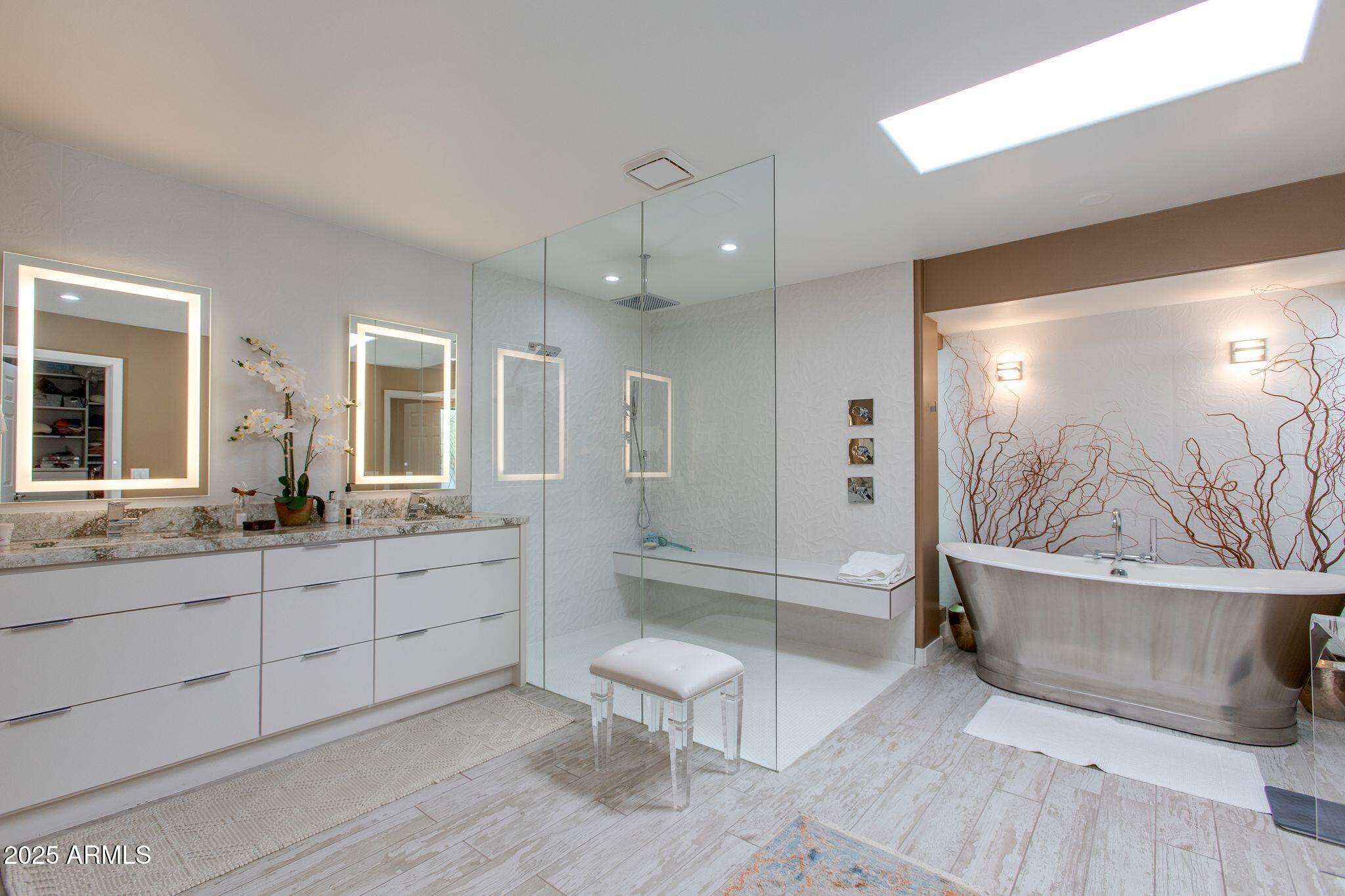 2502 E MONTEBELLO Avenue, Phoenix