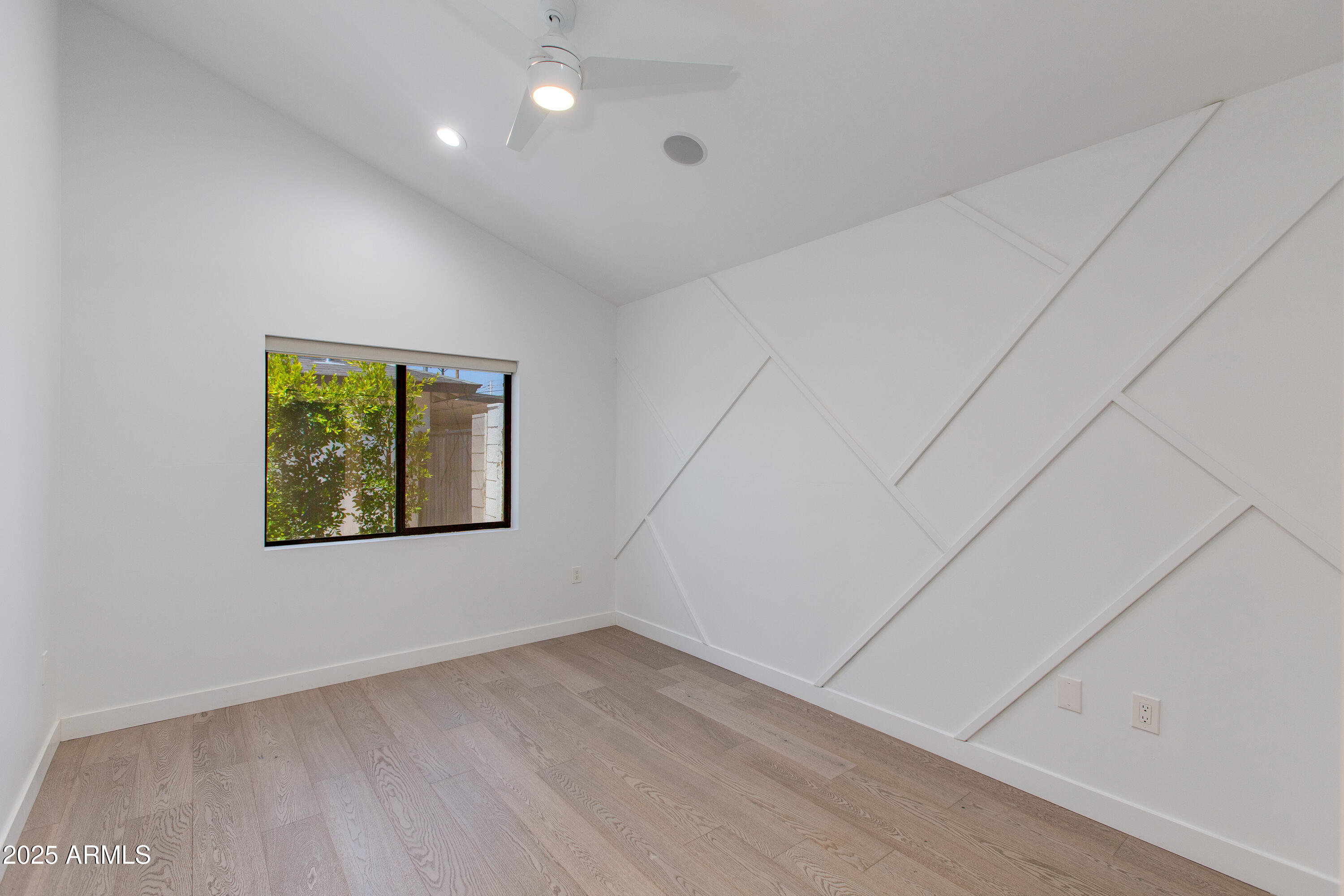 4246 E MULBERRY Drive, Phoenix