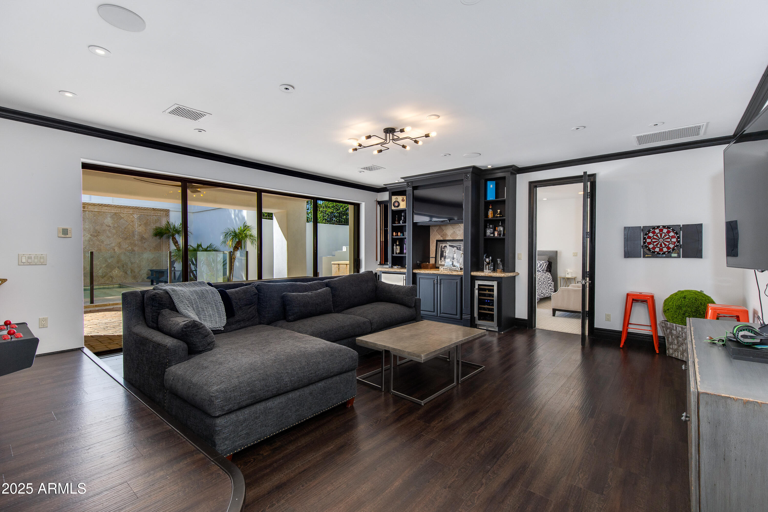 4725 N LAUNFAL Avenue