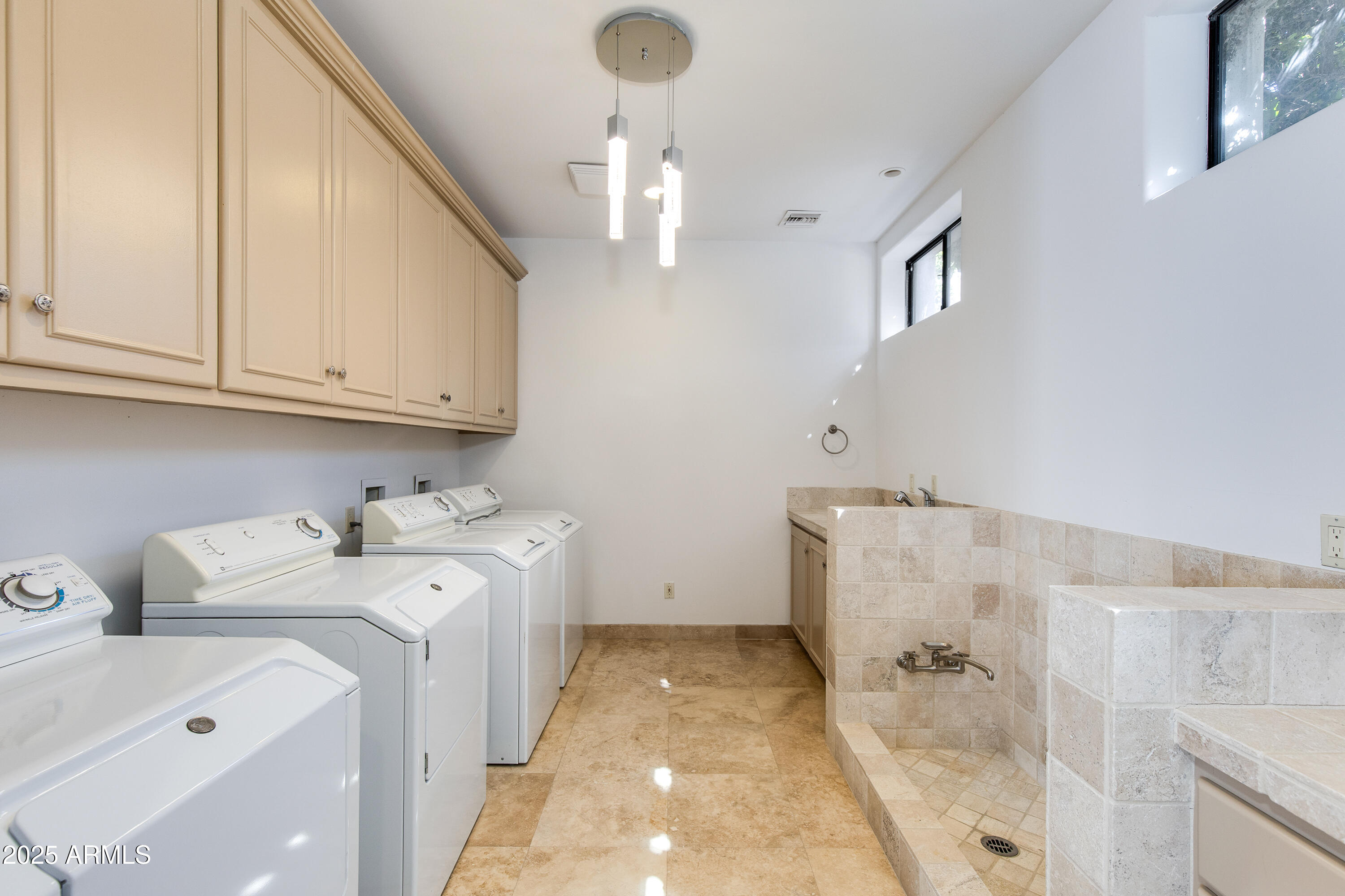 4725 N LAUNFAL Avenue