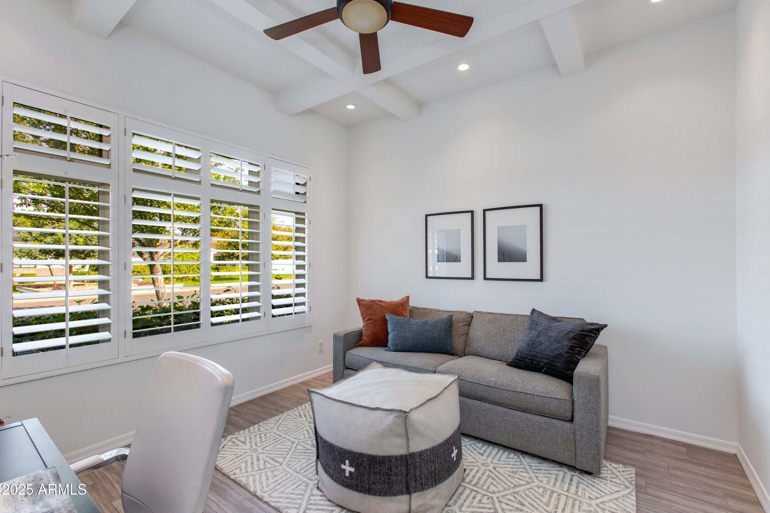 4059 E WHITTON Avenue