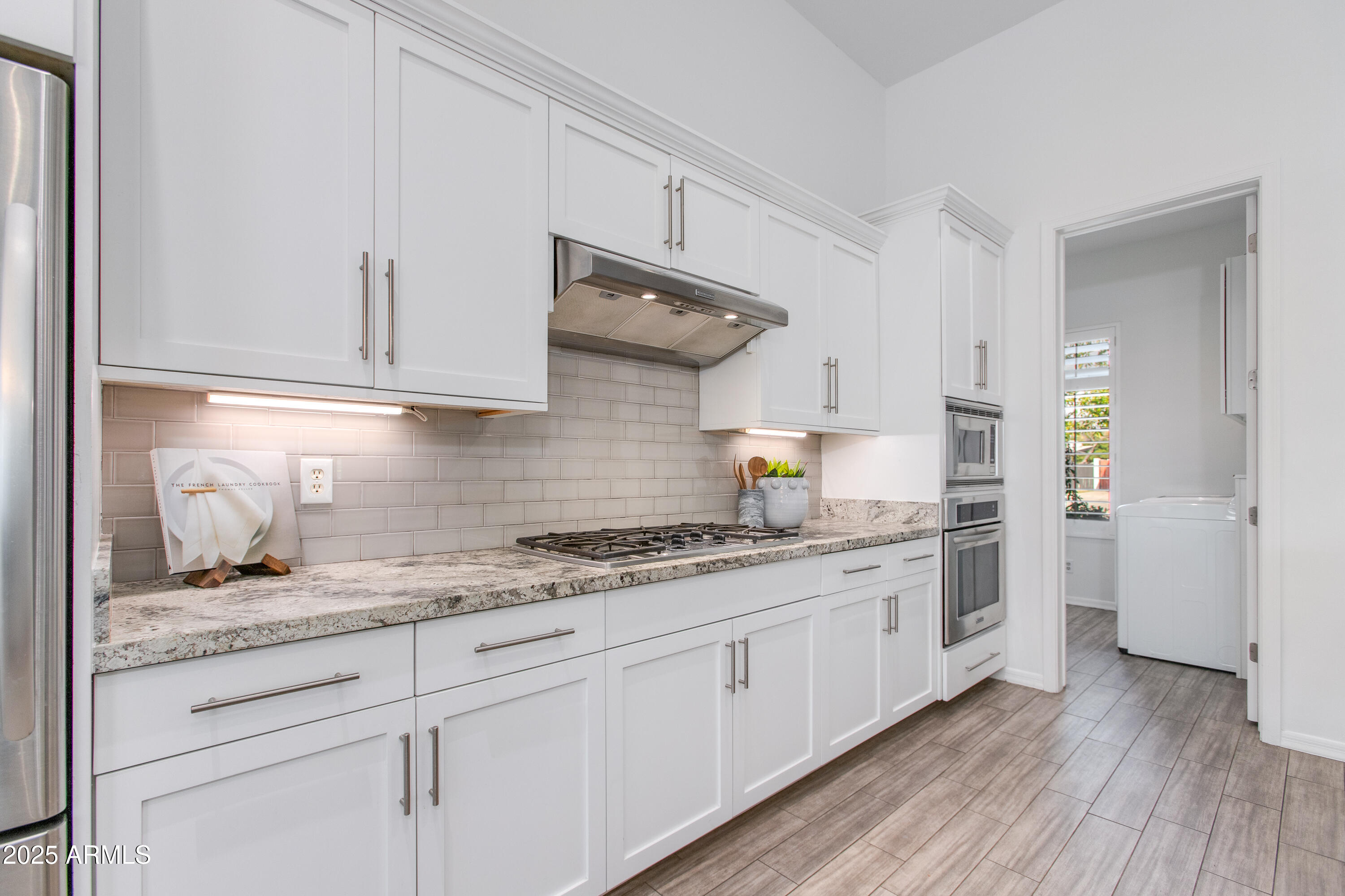 4059 E WHITTON Avenue