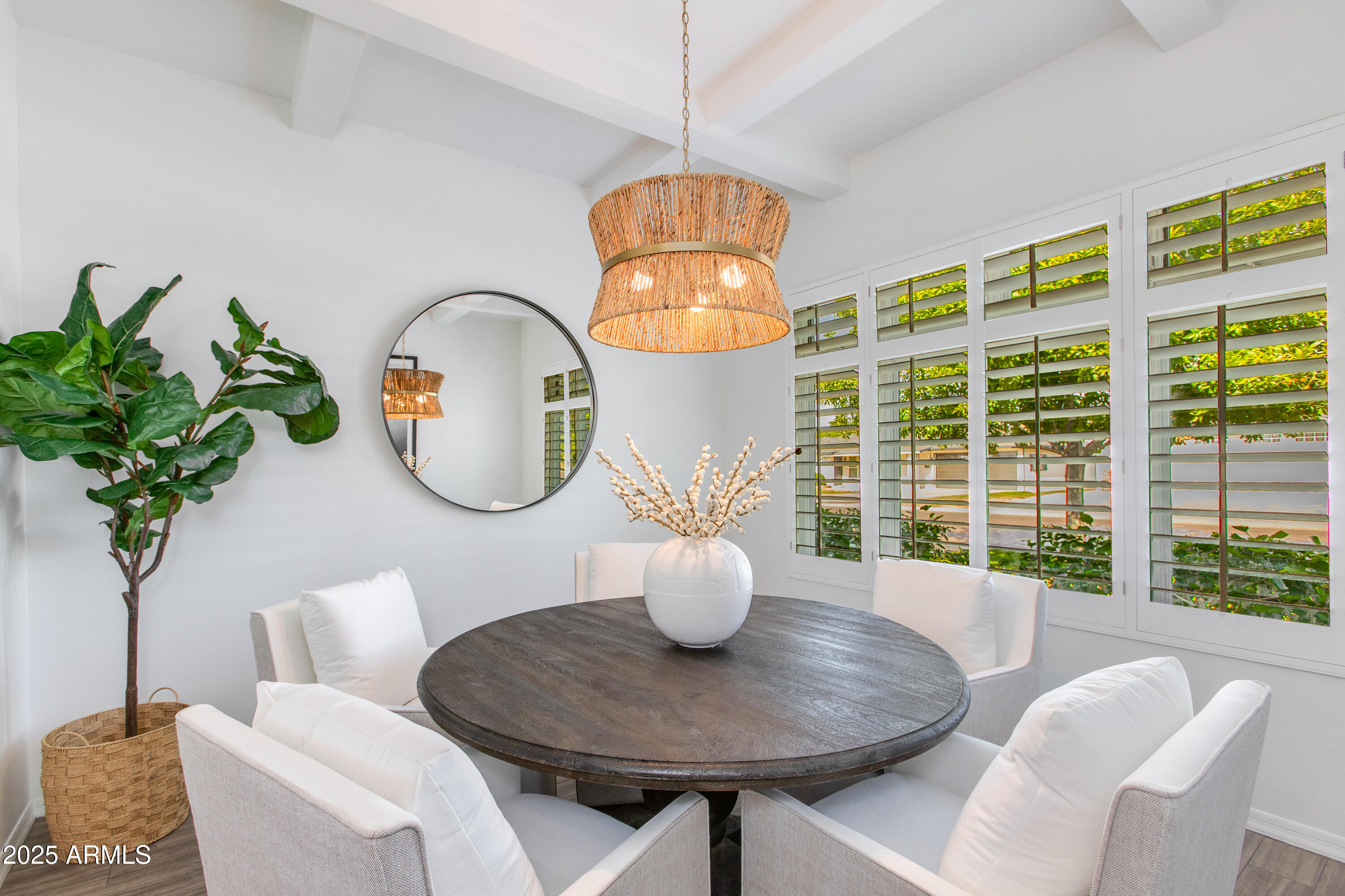 4059 E WHITTON Avenue