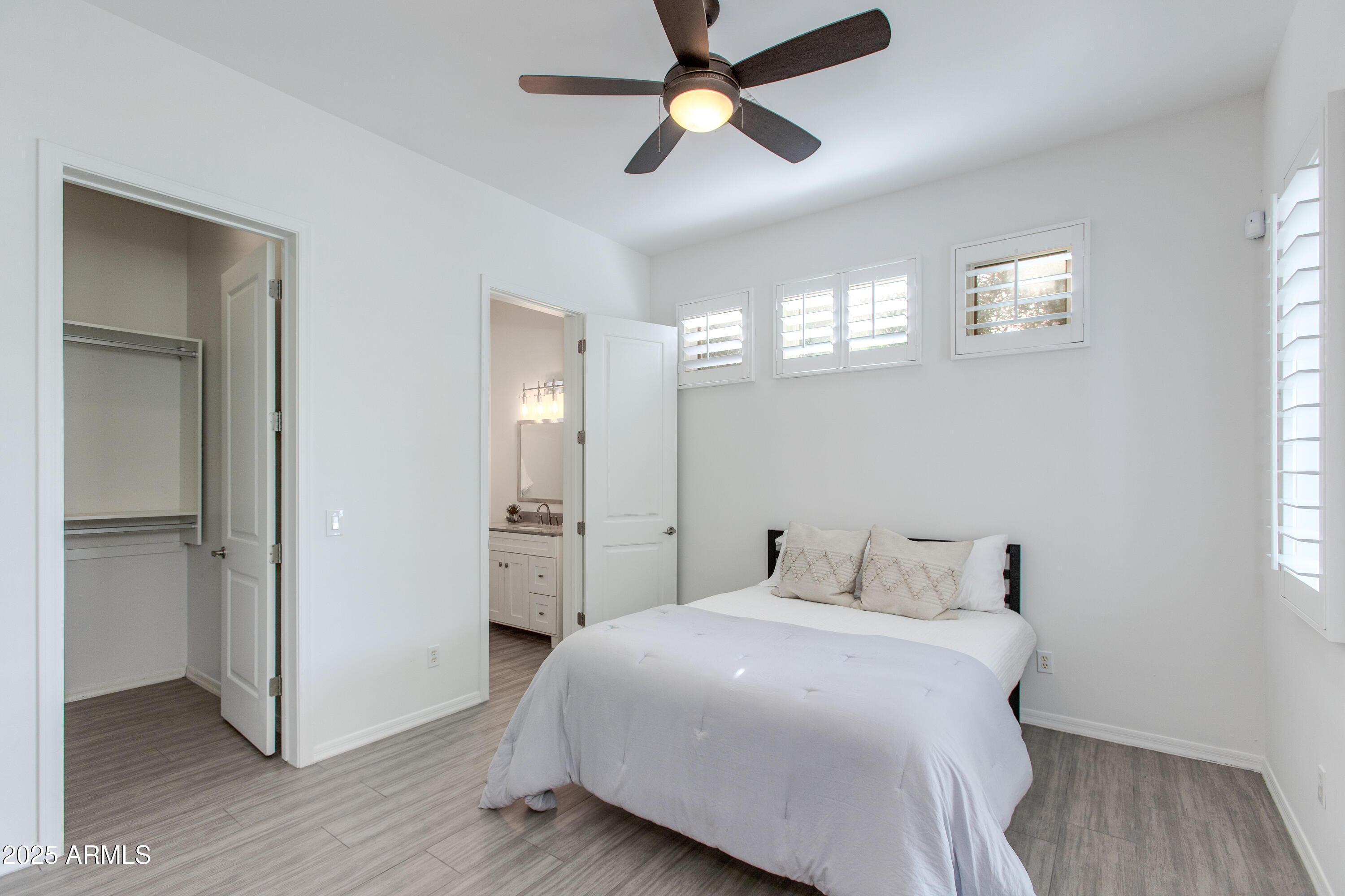 4059 E WHITTON Avenue