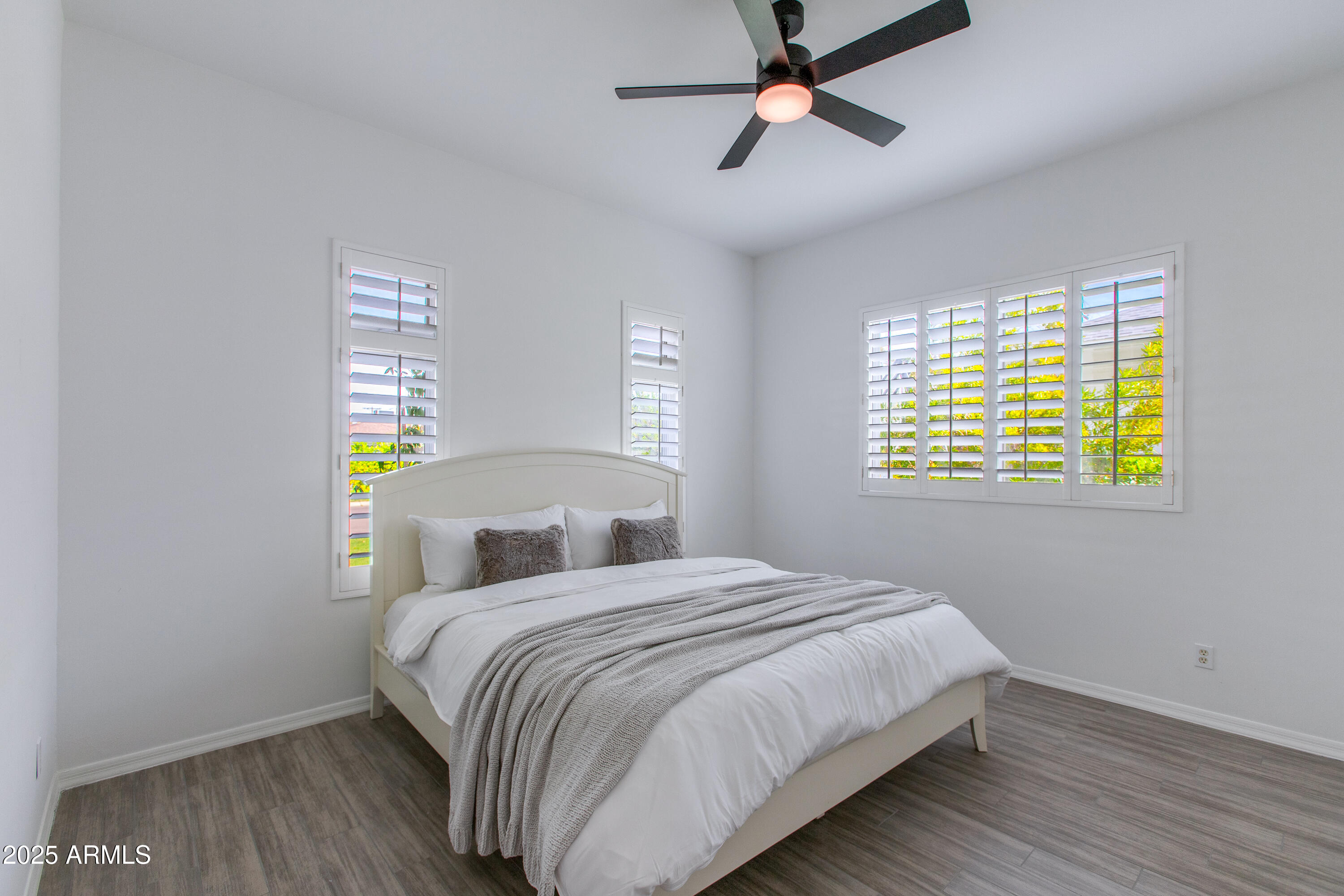 4059 E WHITTON Avenue