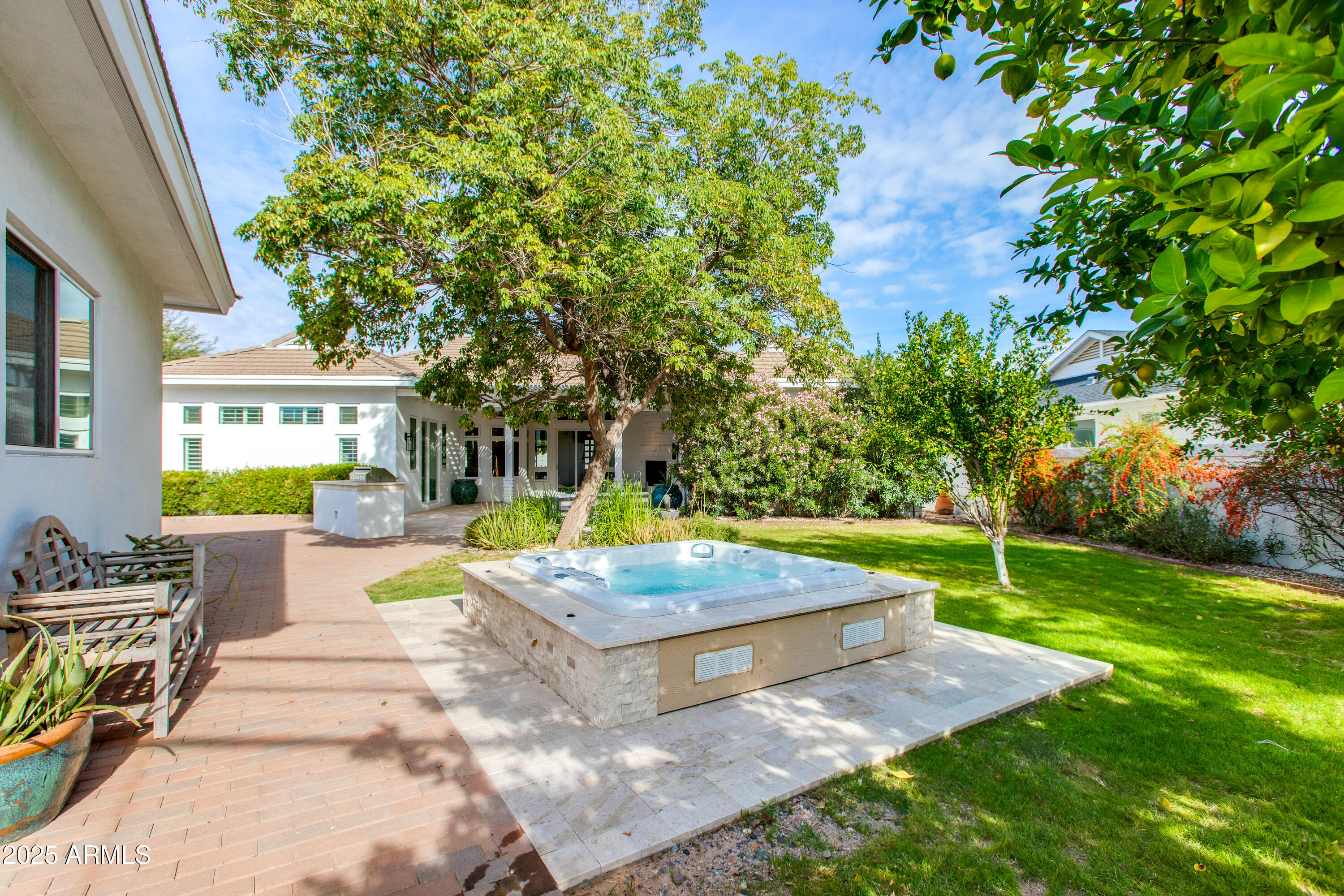 4059 E WHITTON Avenue