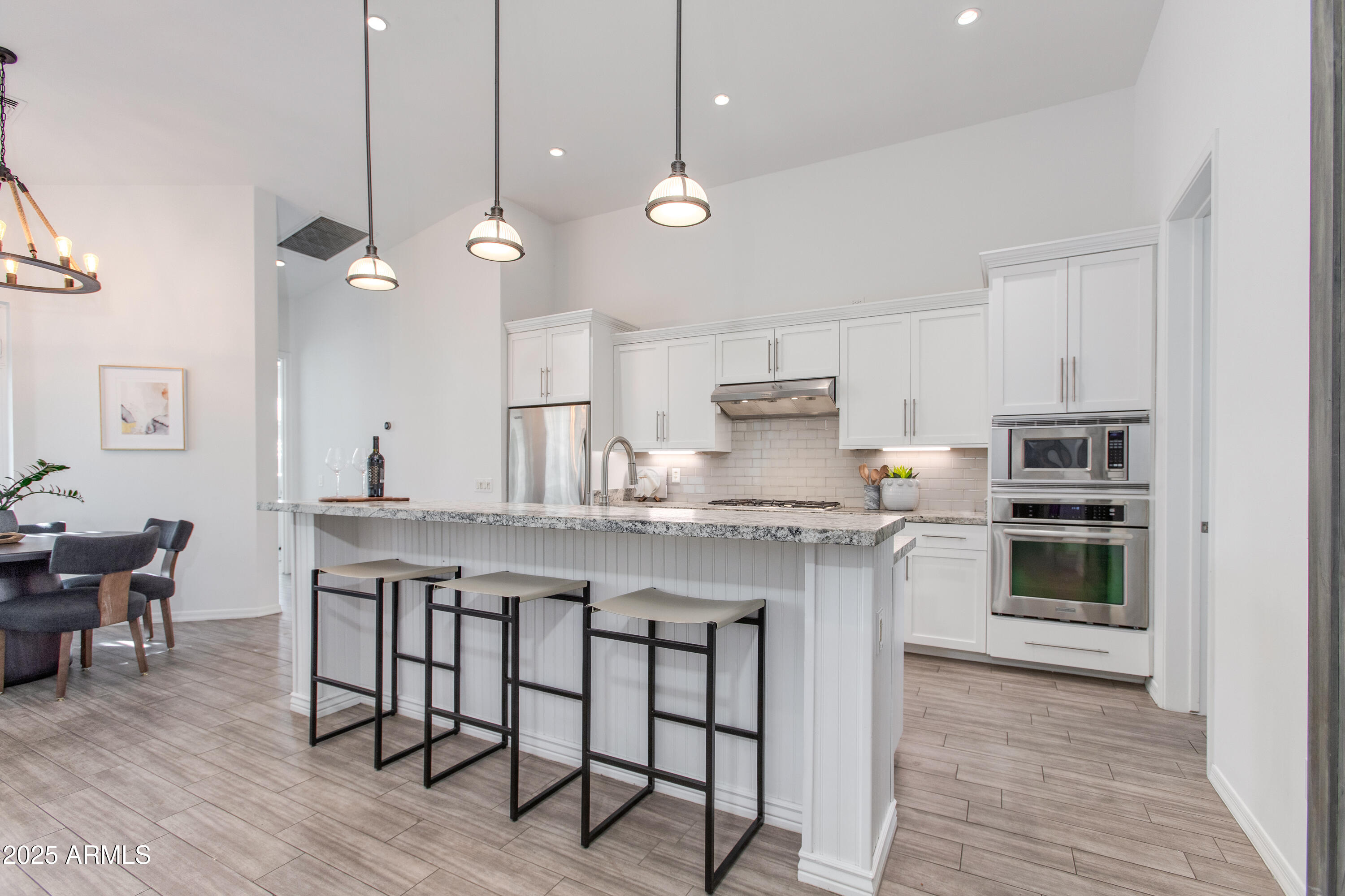 4059 E WHITTON Avenue