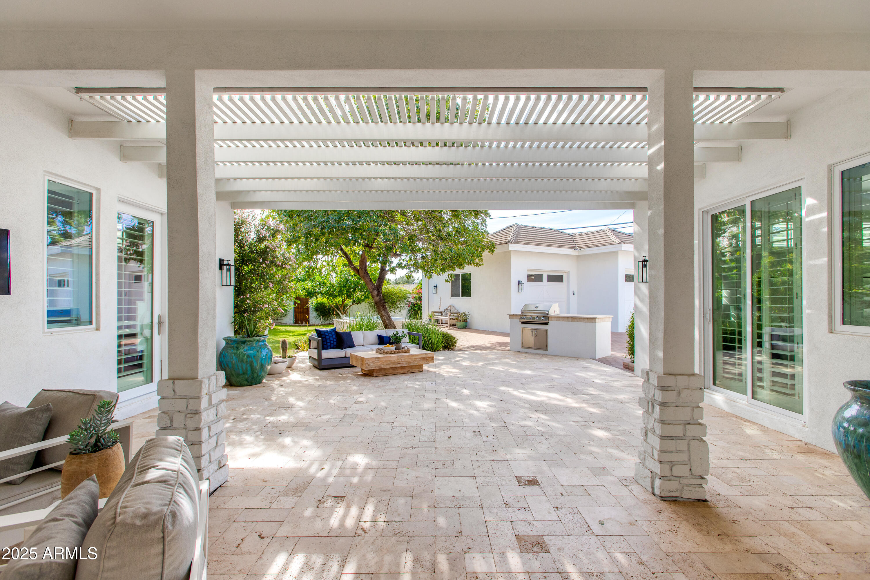 4059 E WHITTON Avenue