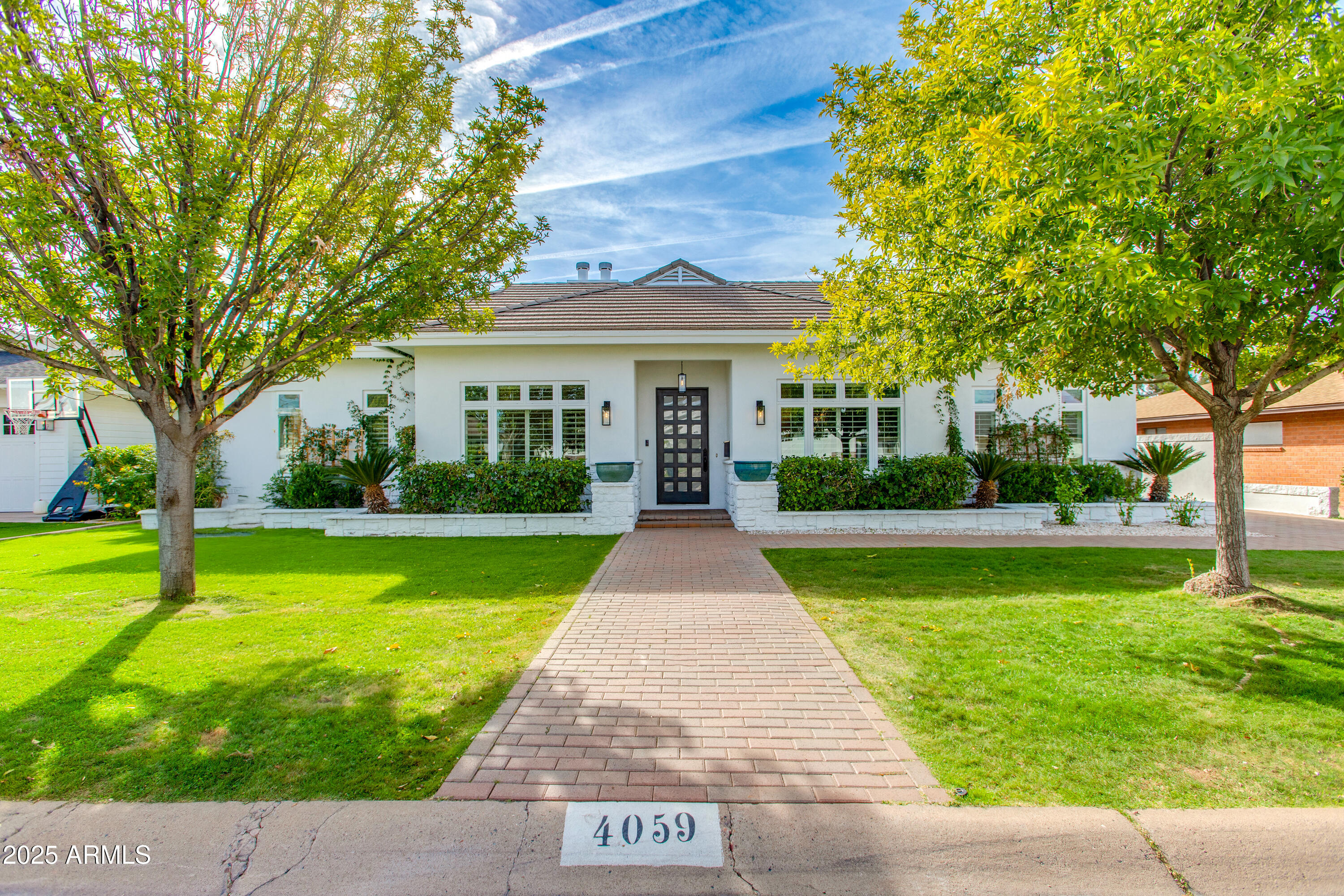 4059 E WHITTON Avenue