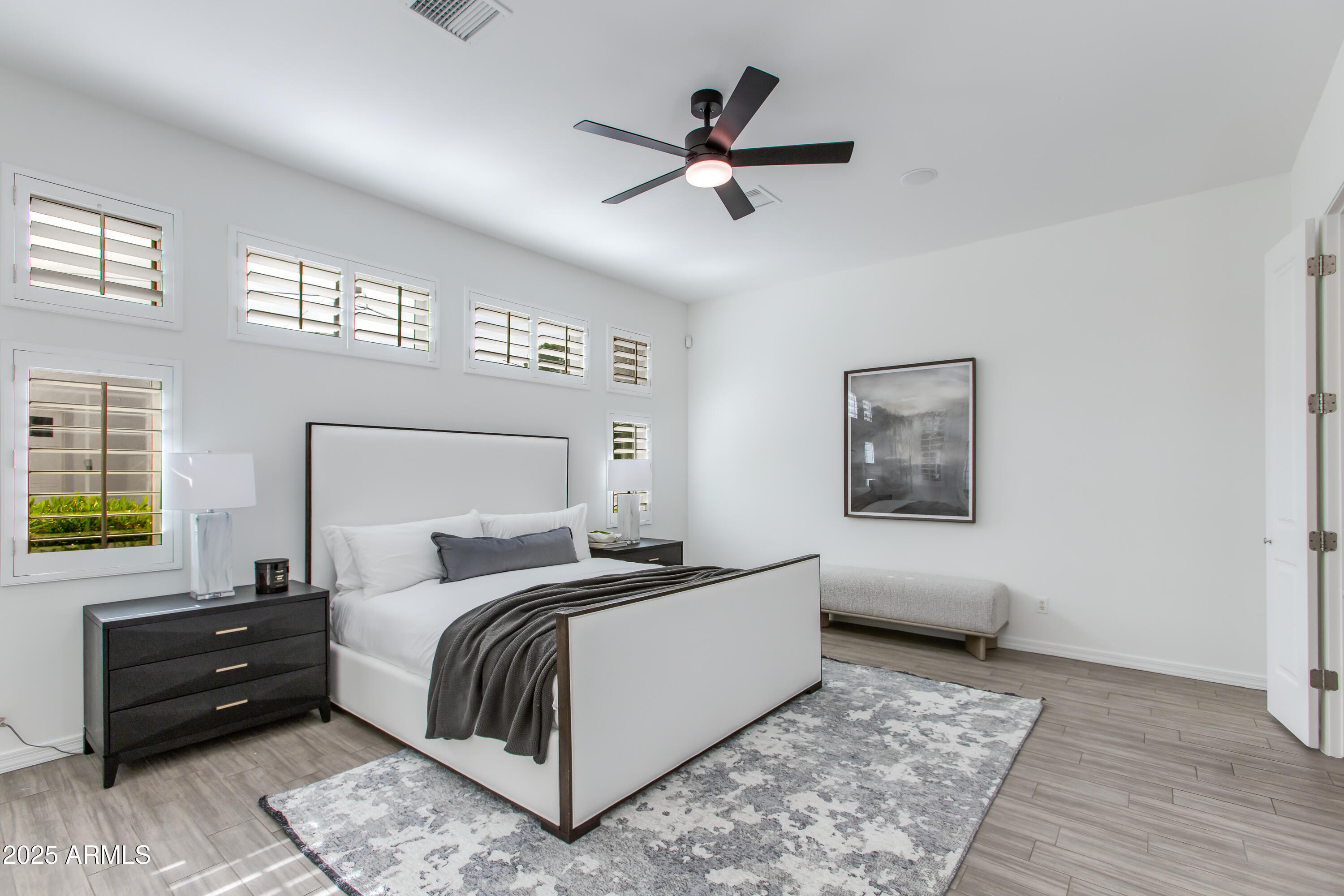 4059 E WHITTON Avenue