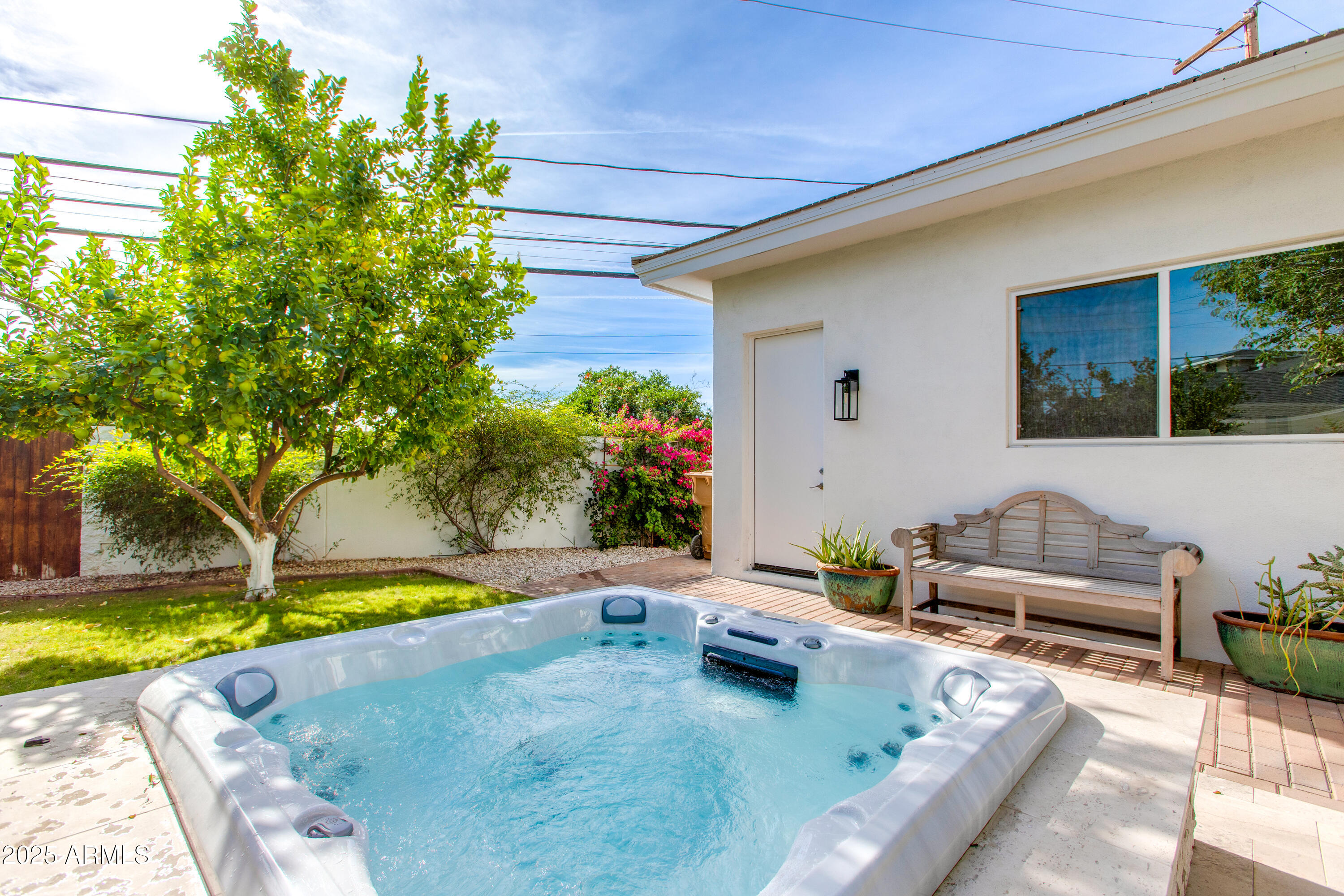 4059 E WHITTON Avenue