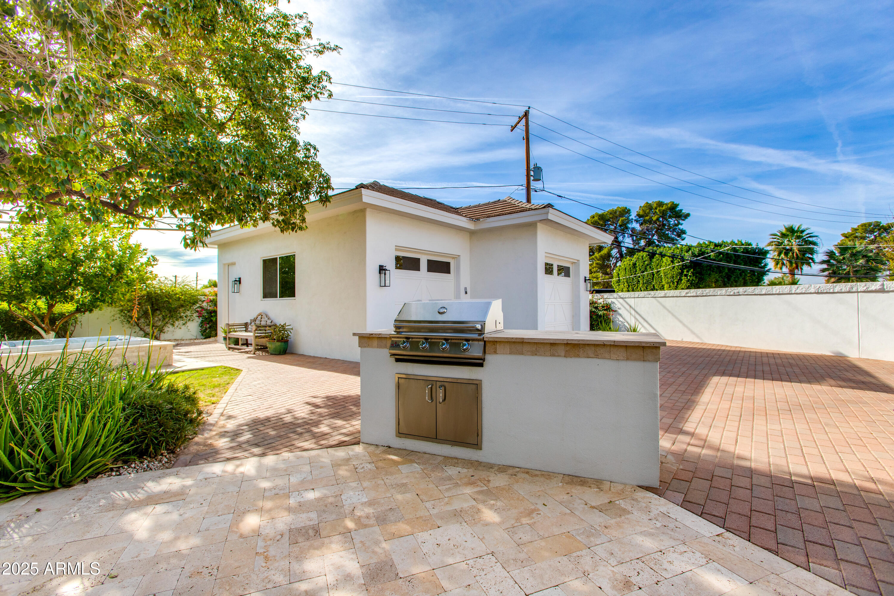 4059 E WHITTON Avenue