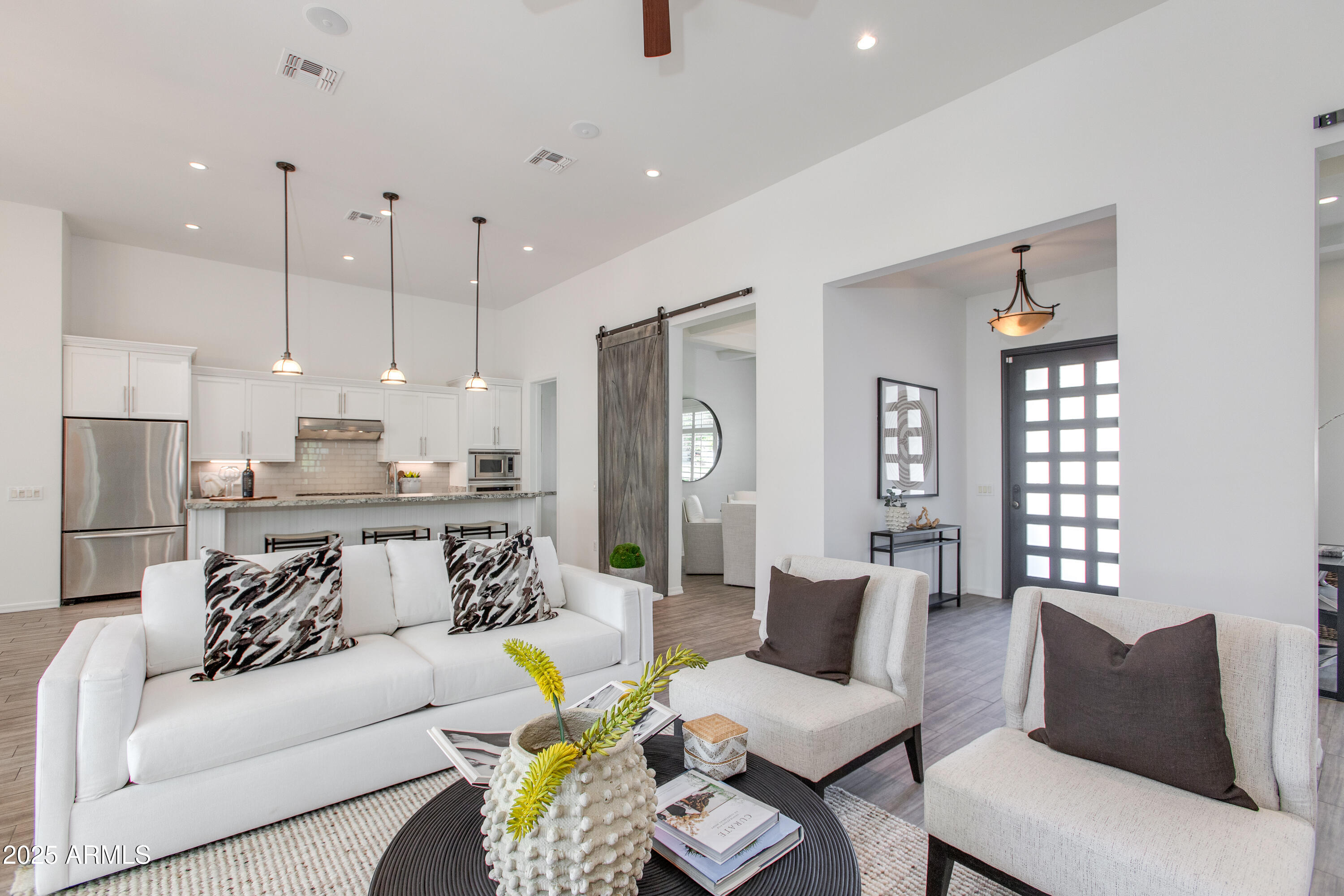 4059 E WHITTON Avenue