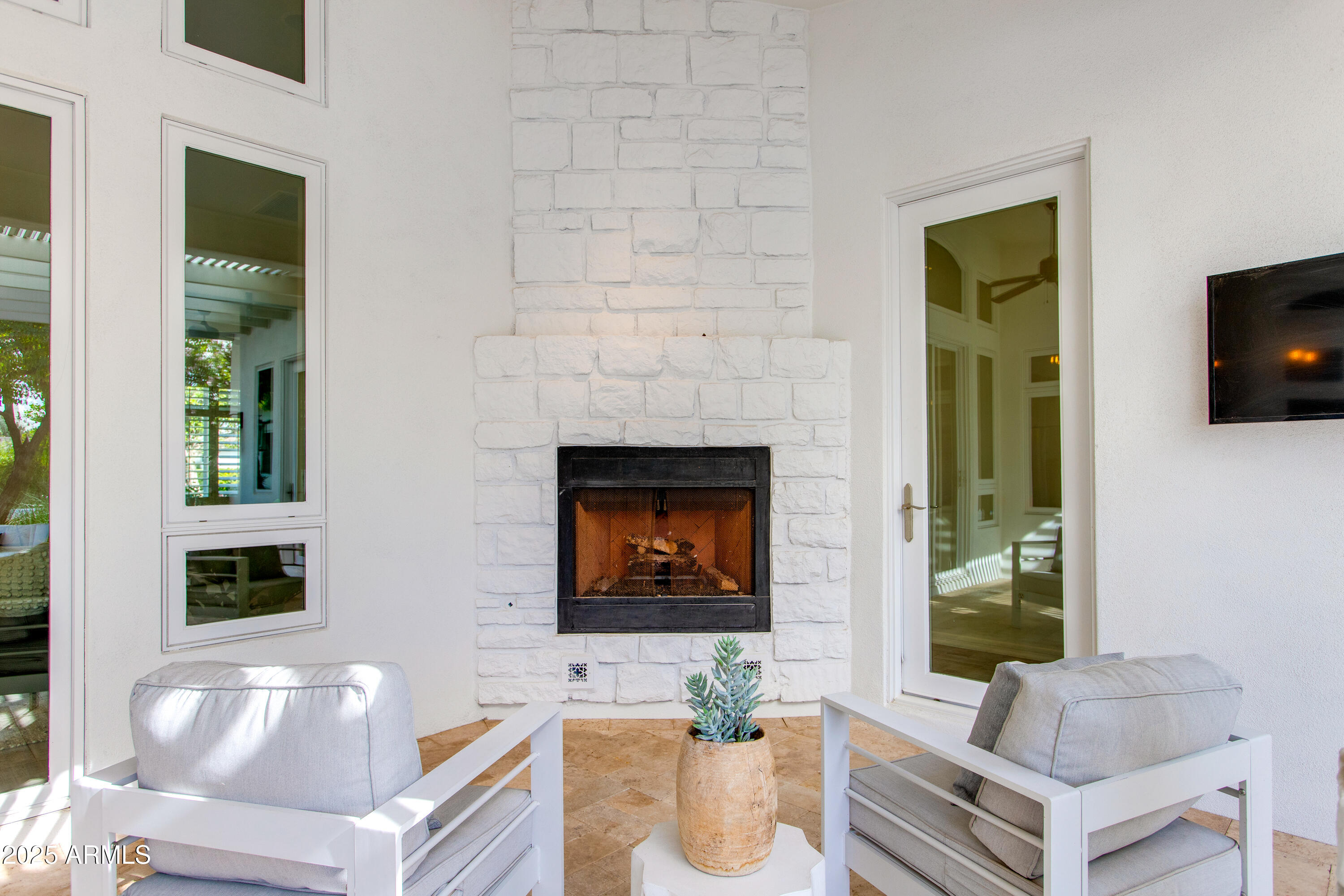 4059 E WHITTON Avenue