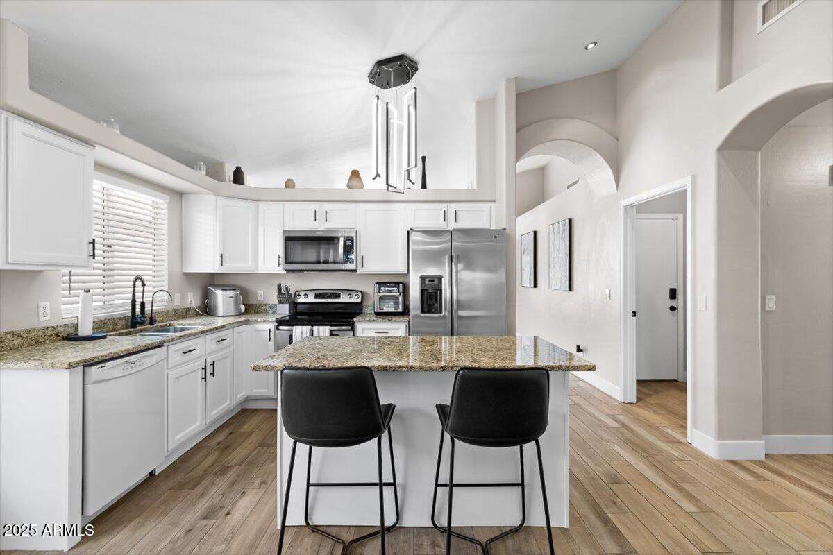 110 W ROSEMONTE Drive