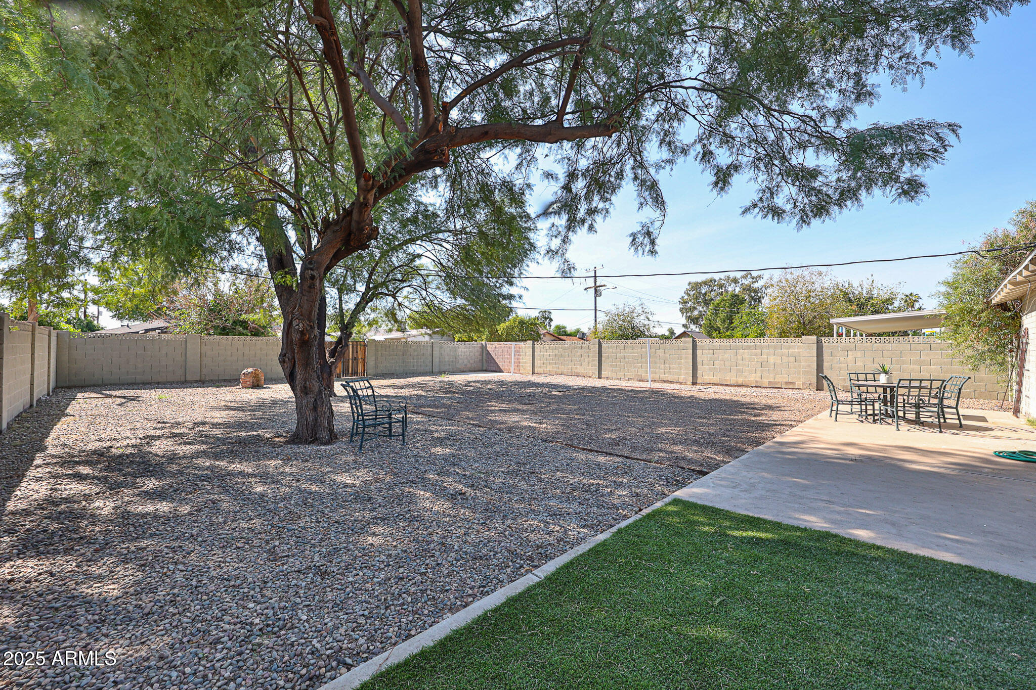 2221 W CLARENDON Avenue