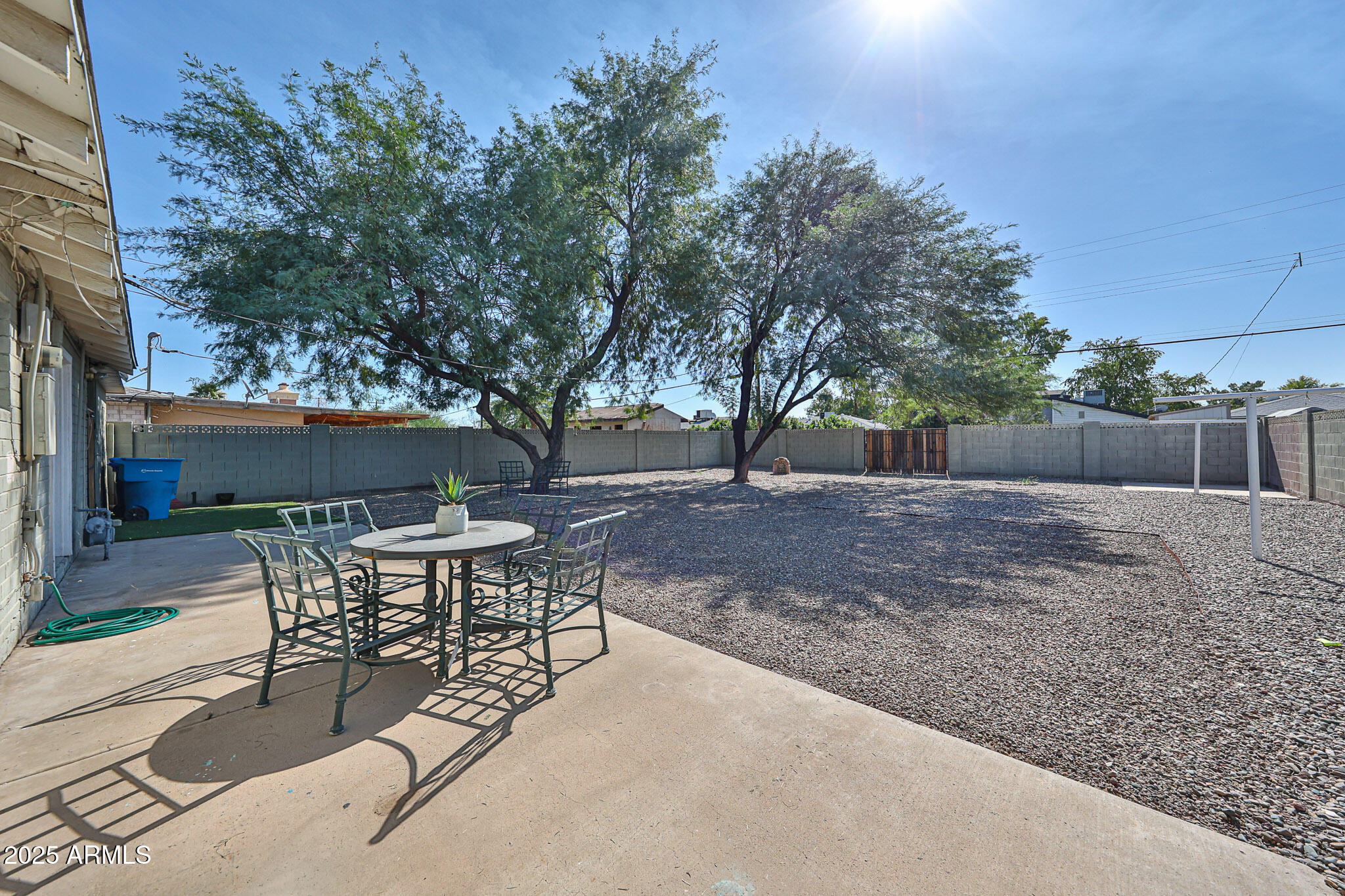 2221 W CLARENDON Avenue