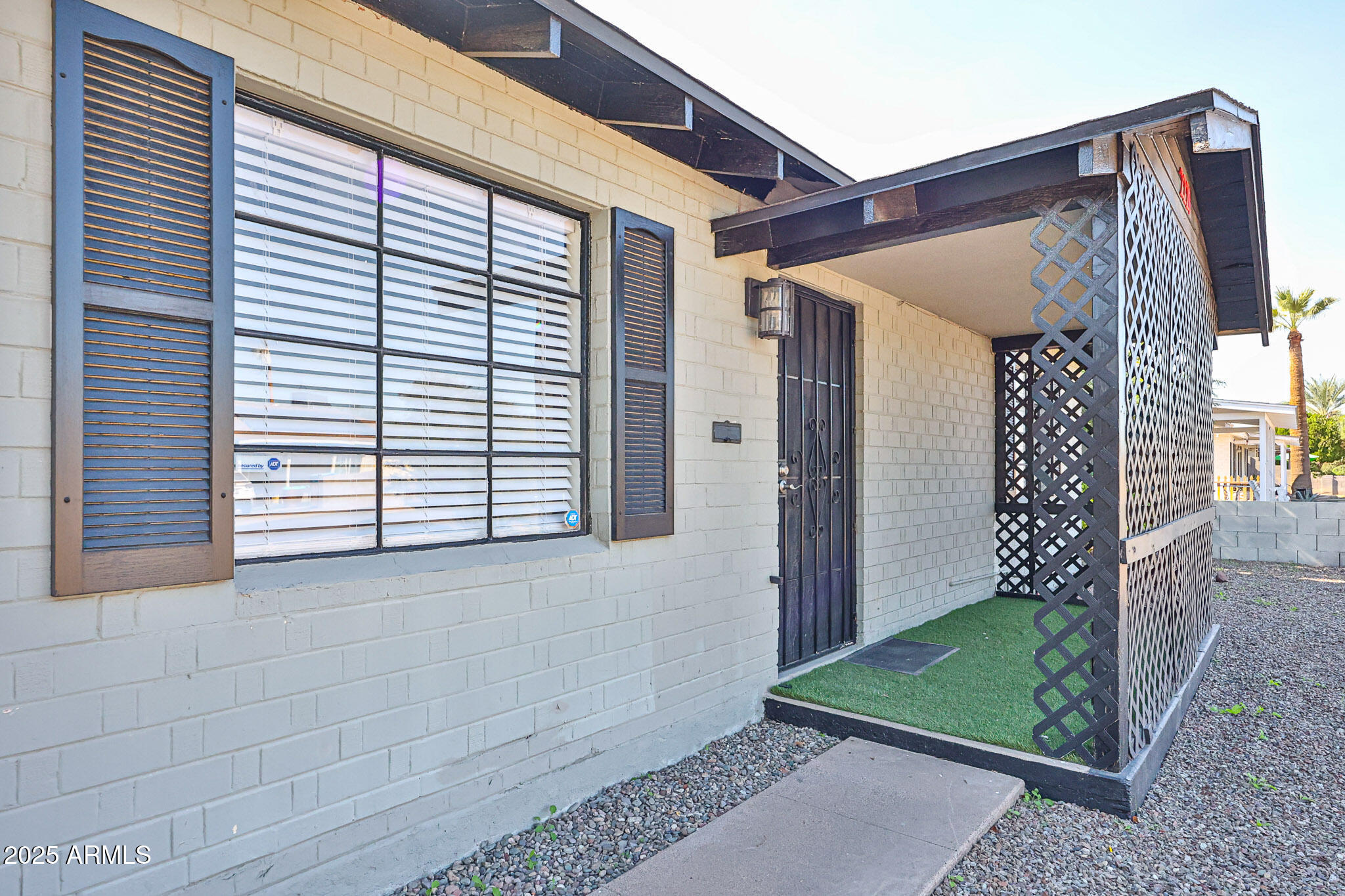 2221 W CLARENDON Avenue