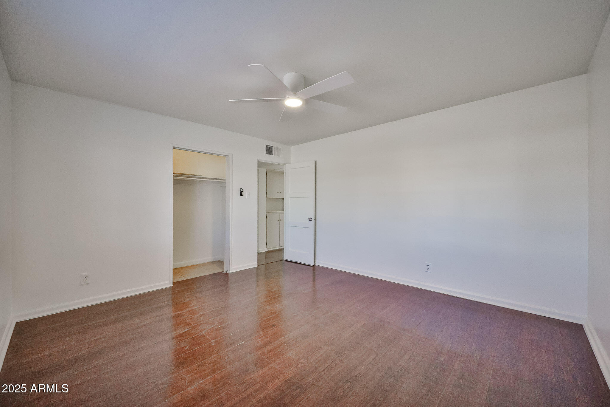 2221 W CLARENDON Avenue