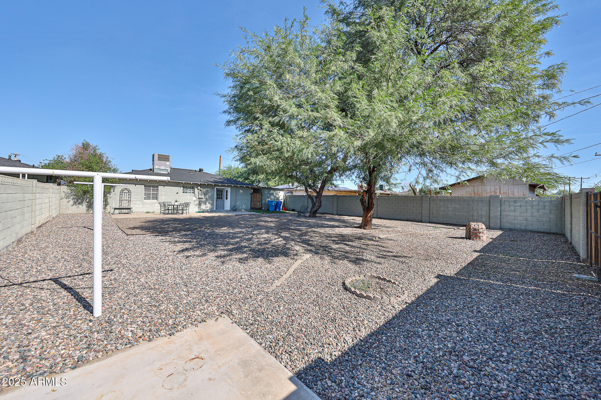 2221 W CLARENDON Avenue