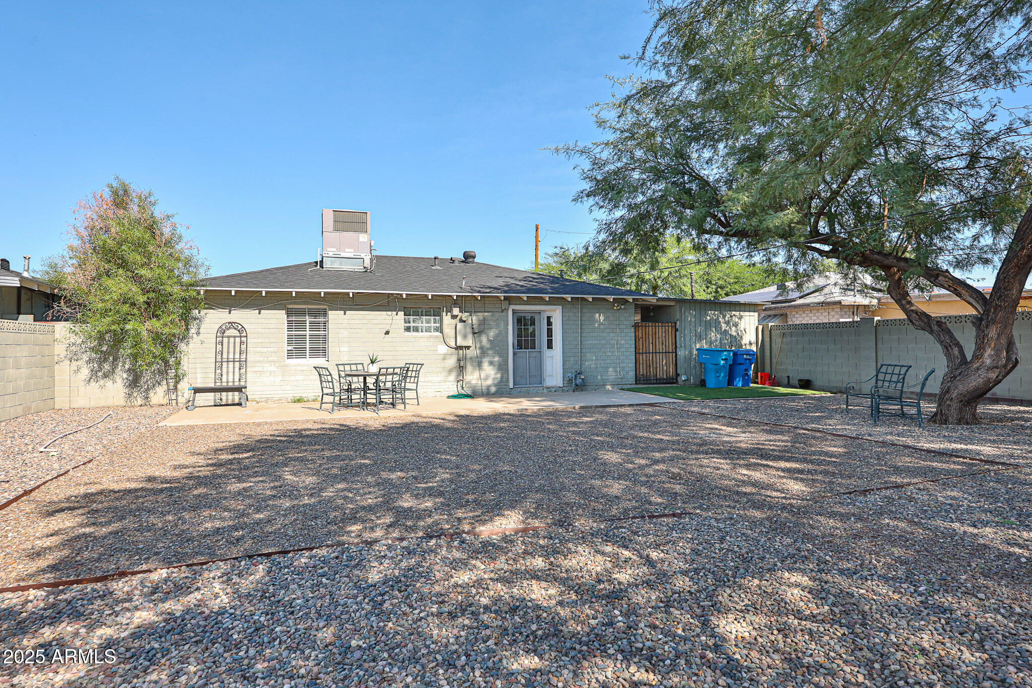 2221 W CLARENDON Avenue