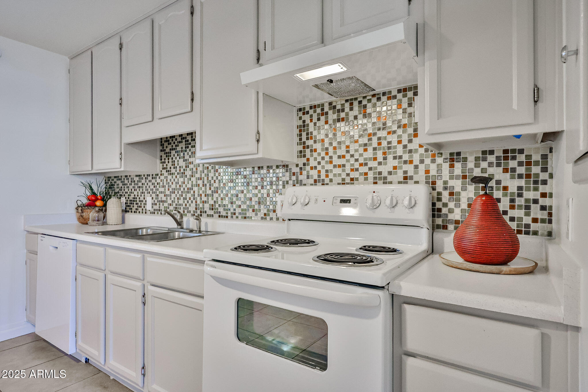 2221 W CLARENDON Avenue