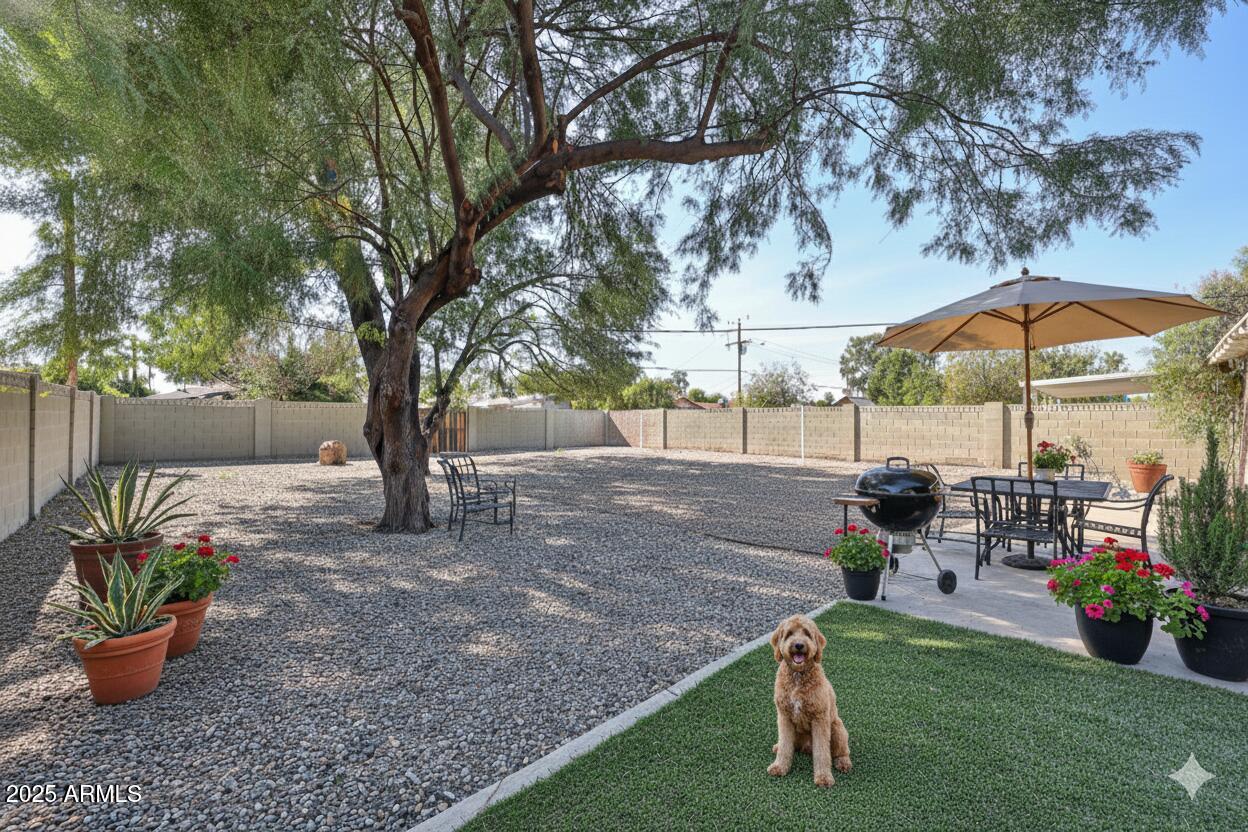 2221 W CLARENDON Avenue