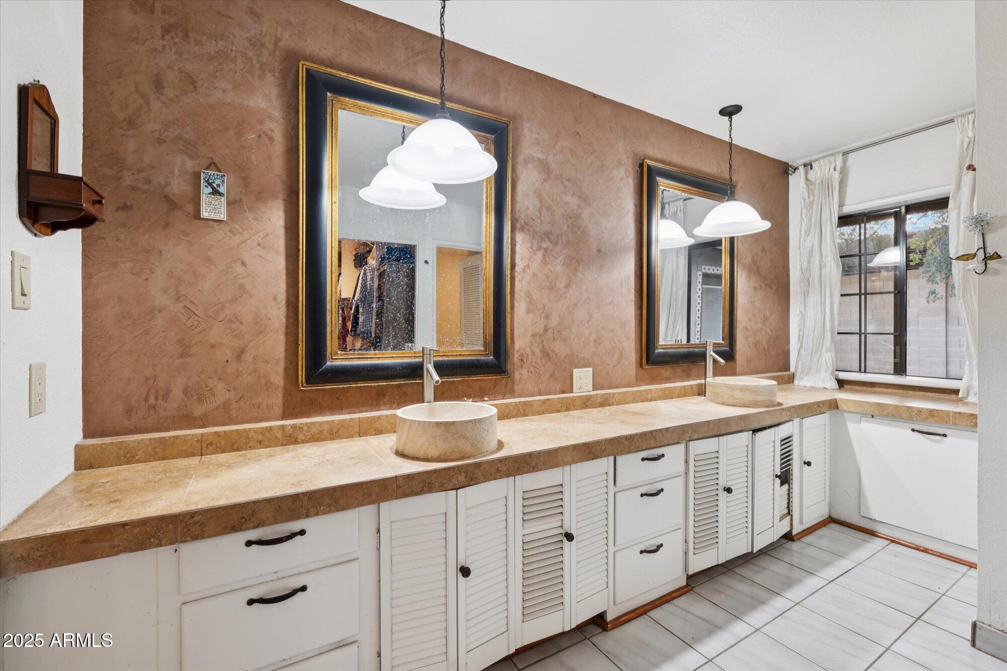 105 E CLAREMONT Street