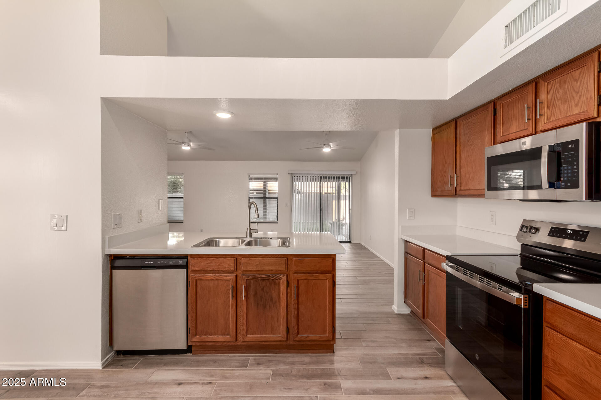 965 N NIELSON Street