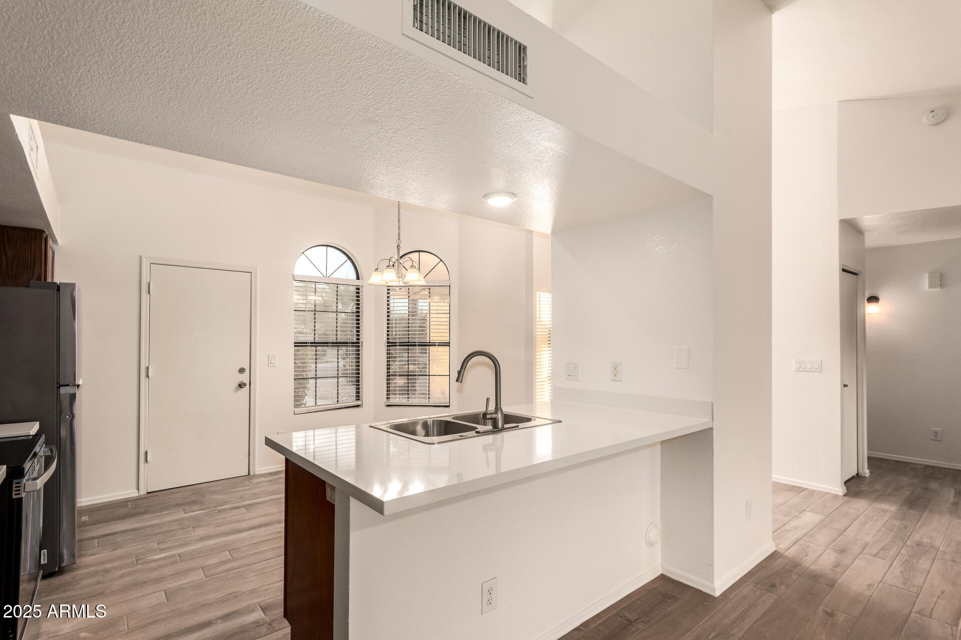 965 N NIELSON Street