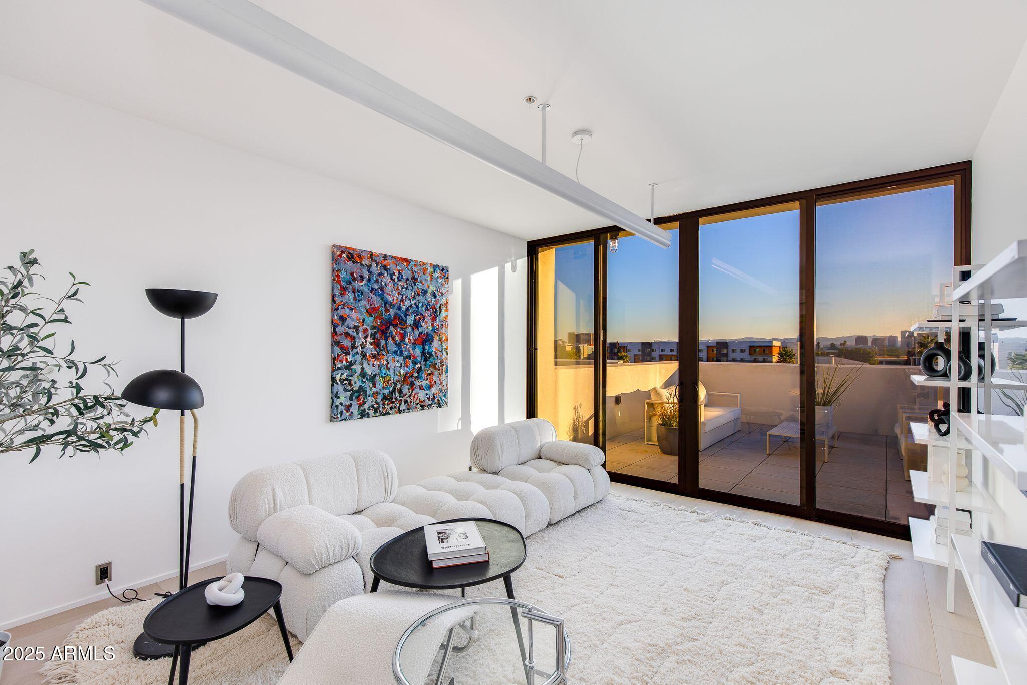 312 E WINDSOR Avenue, 2