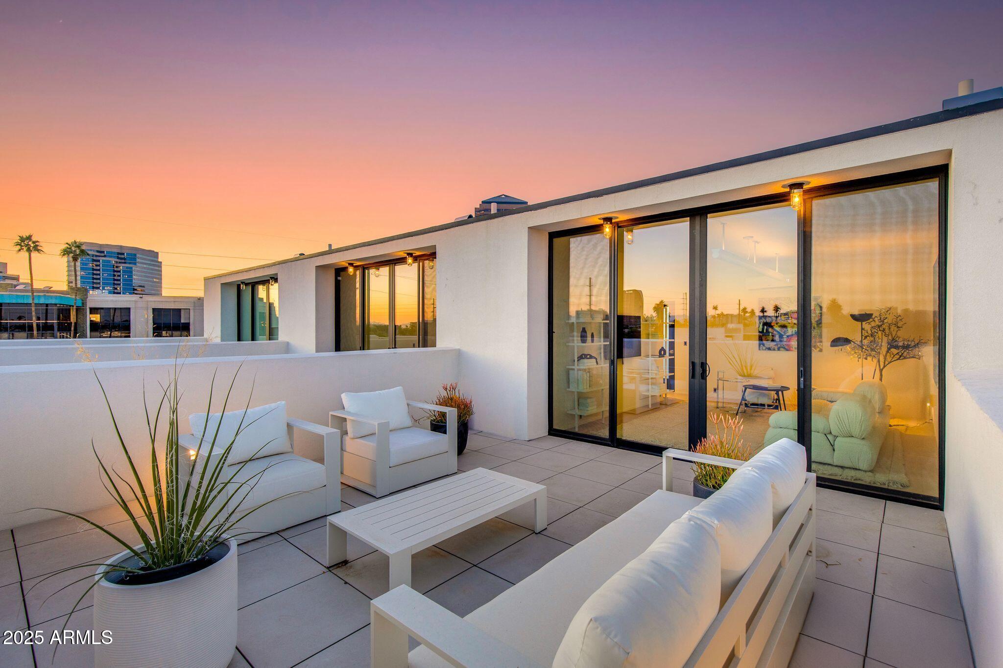 312 E WINDSOR Avenue, 2