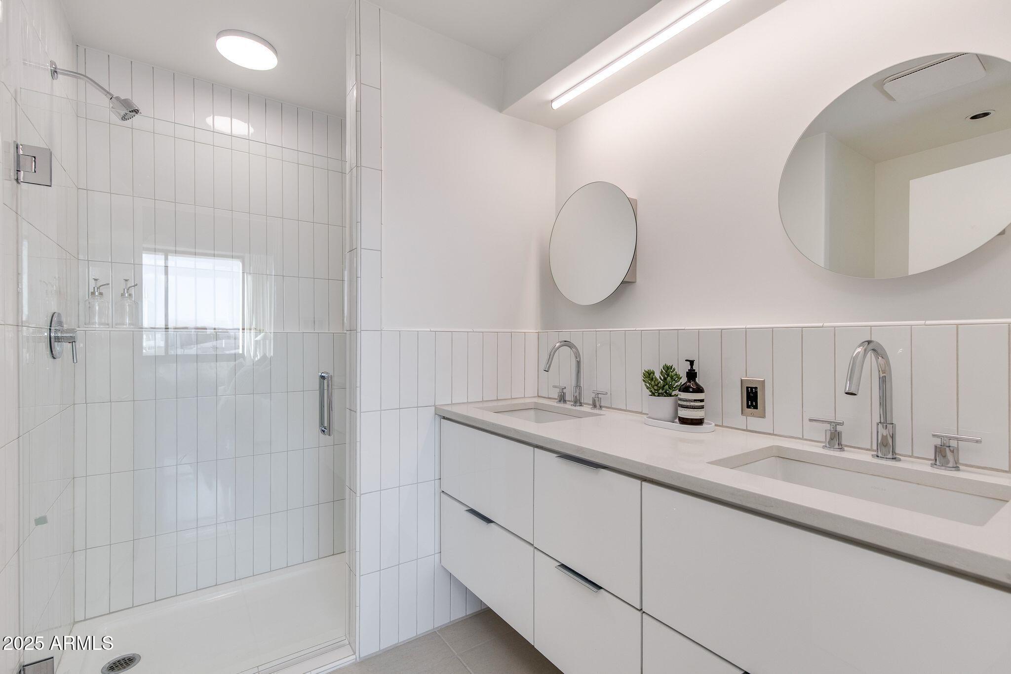 312 E WINDSOR Avenue, 2