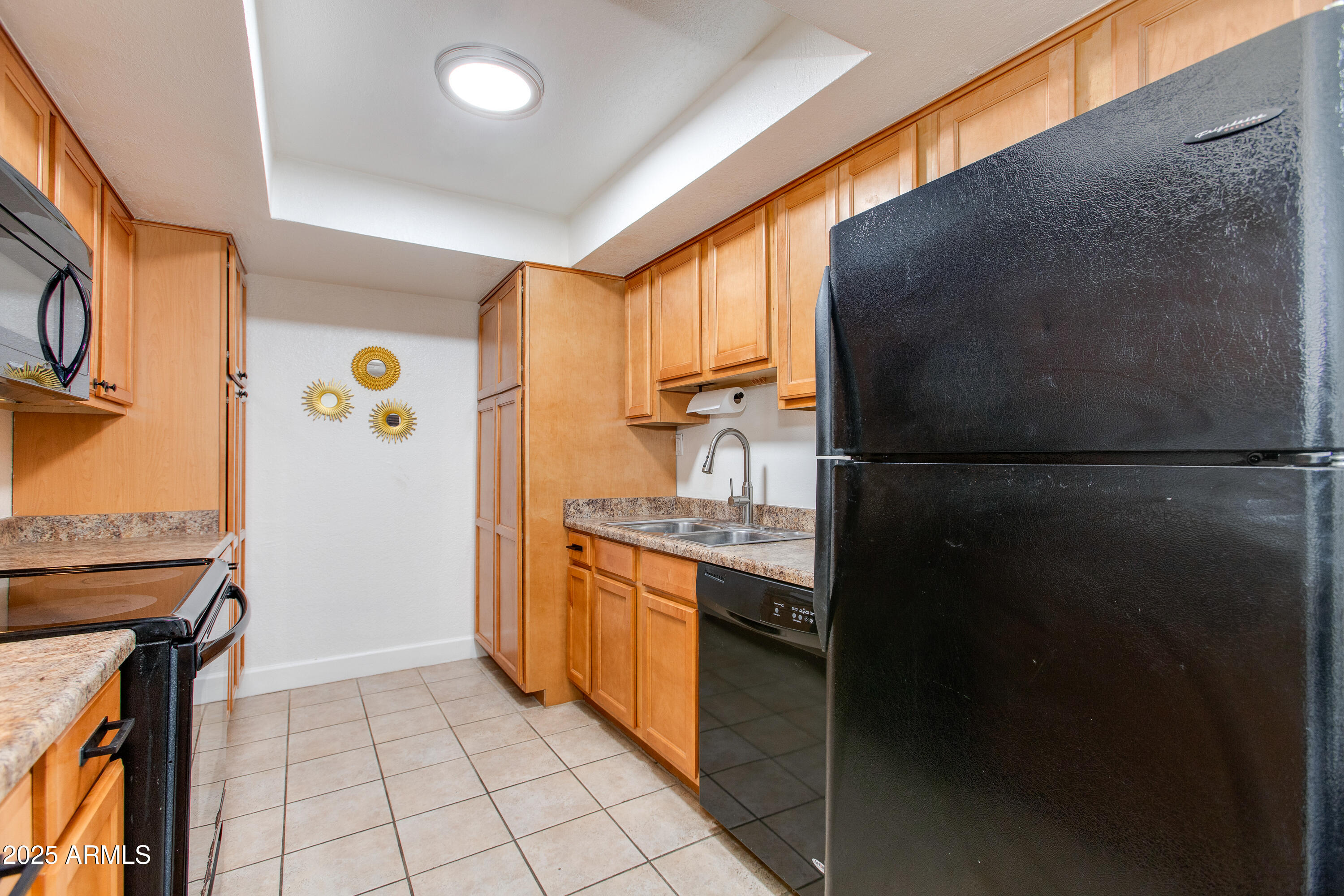 3825 E CAMELBACK Road, 105