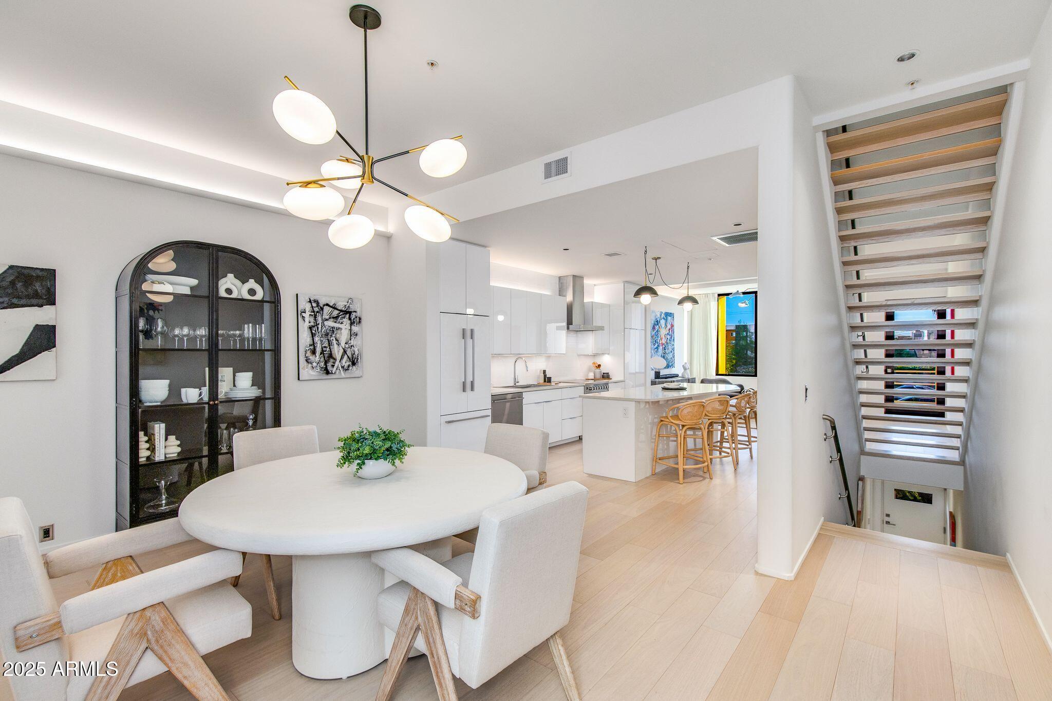 312 E WINDSOR Avenue, 4