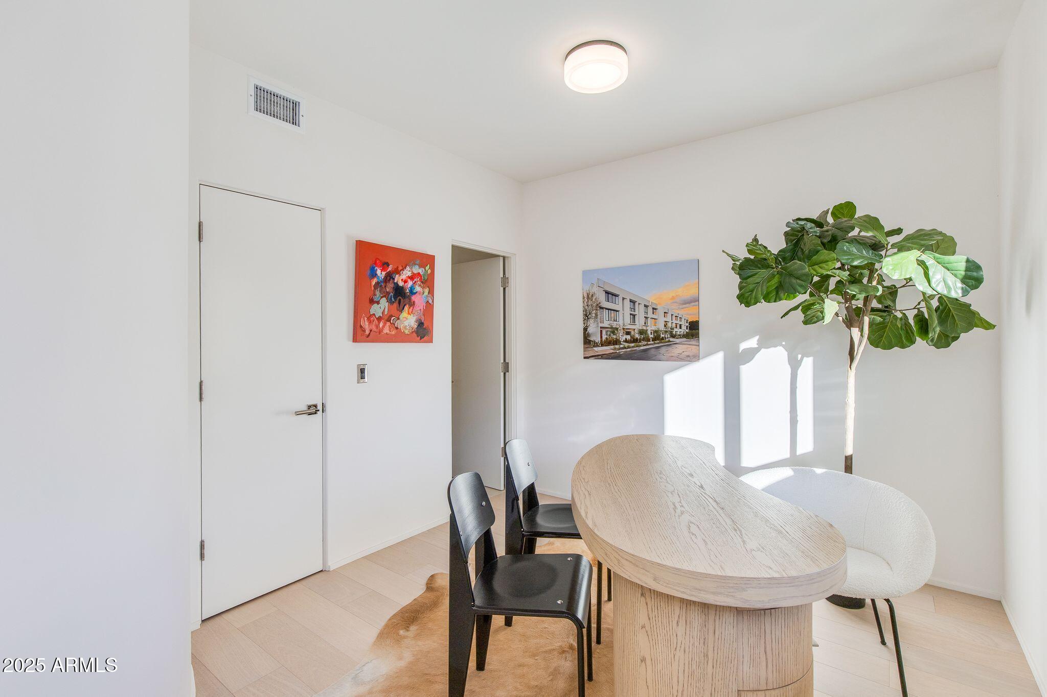 312 E WINDSOR Avenue, 4