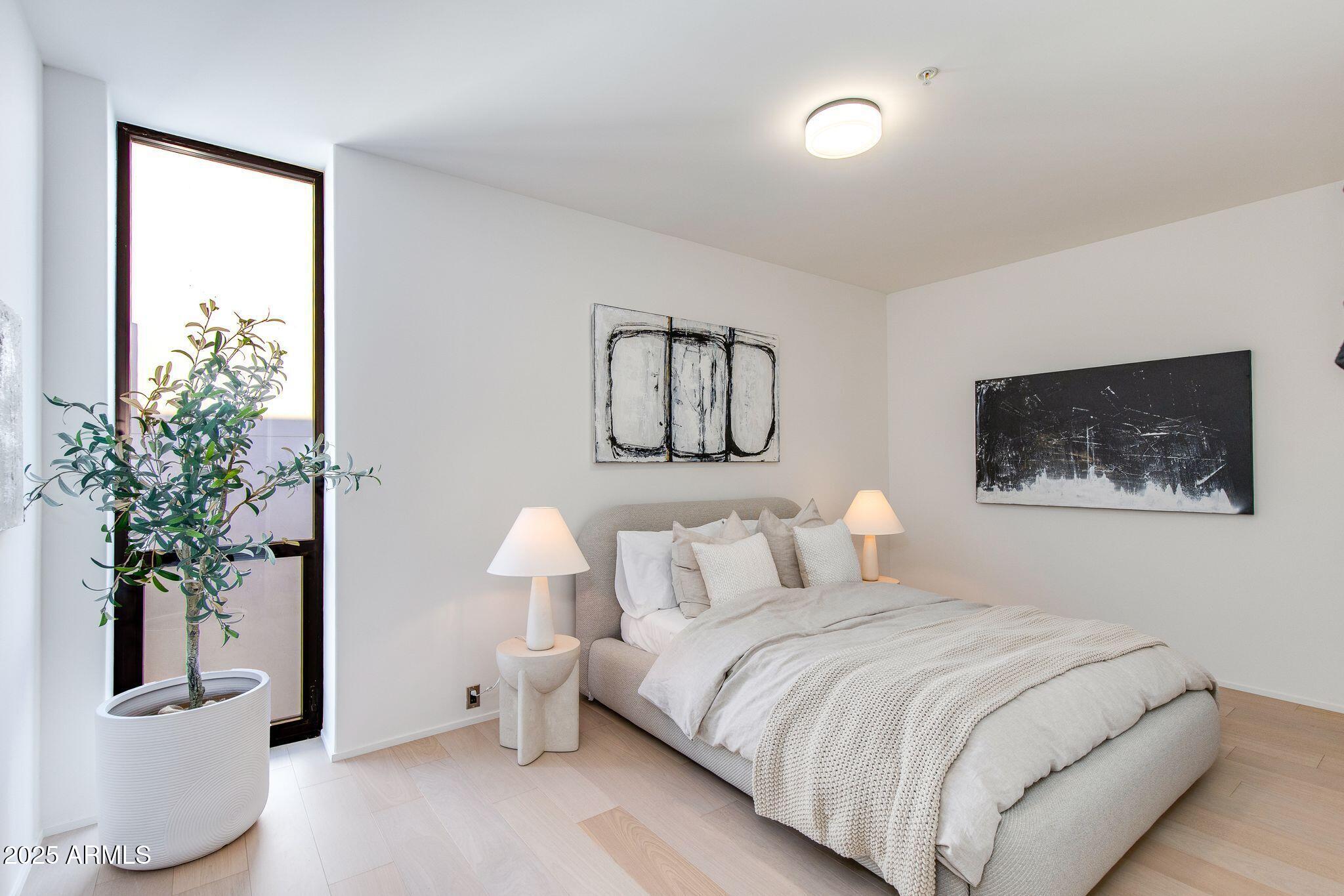 312 E WINDSOR Avenue, 4