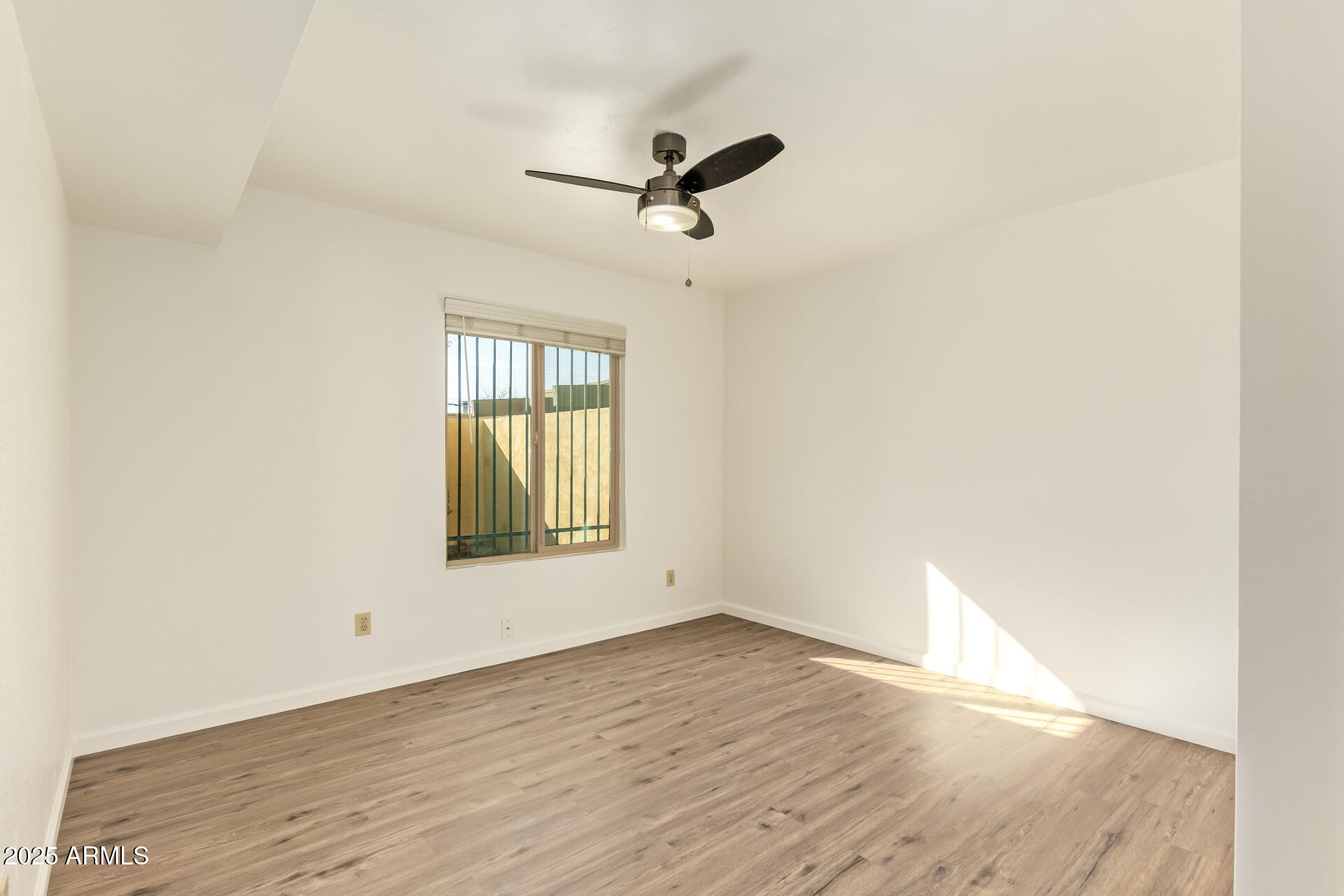 1274 E AVENIDA HERMOSA