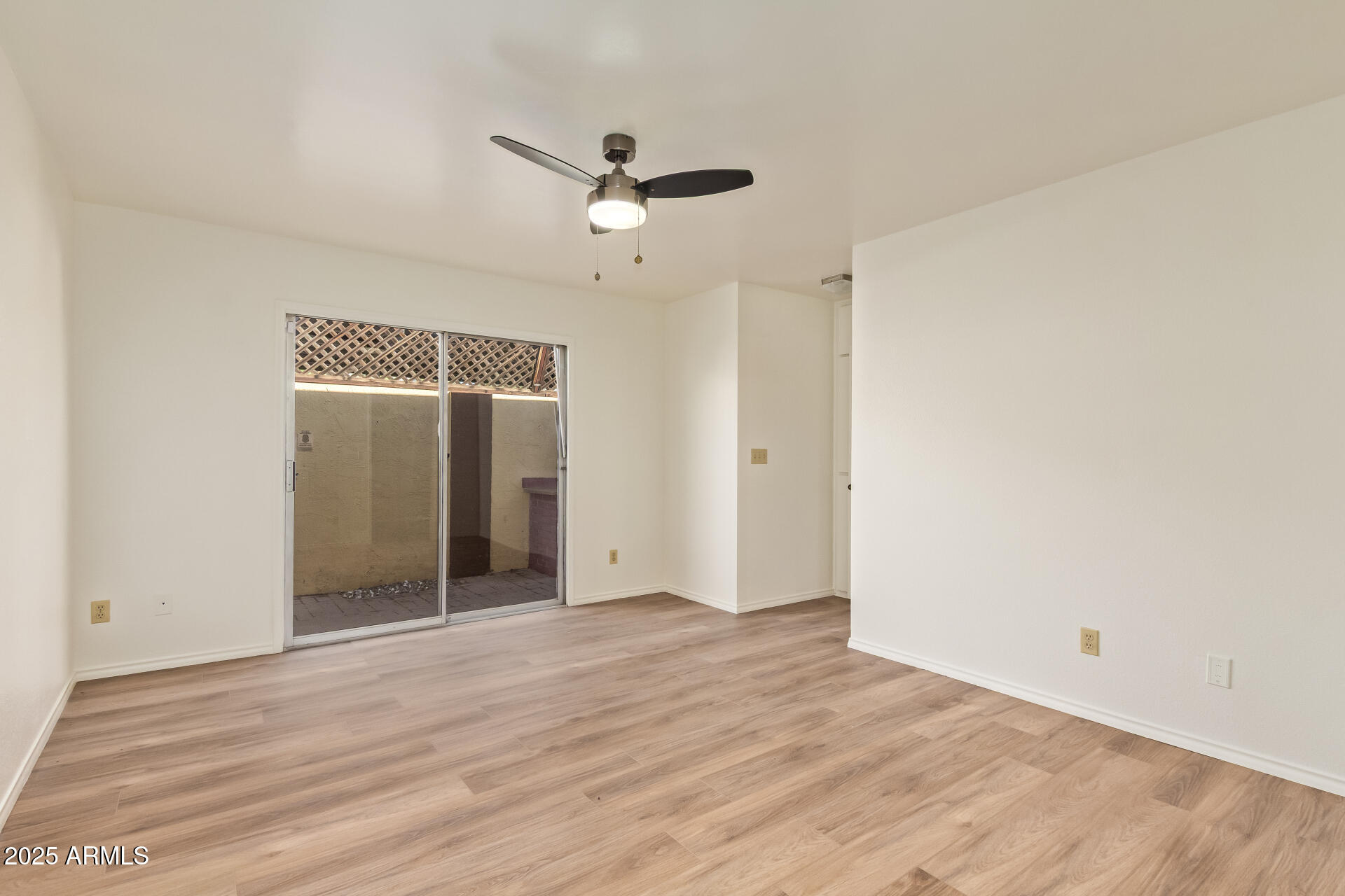 1274 E AVENIDA HERMOSA