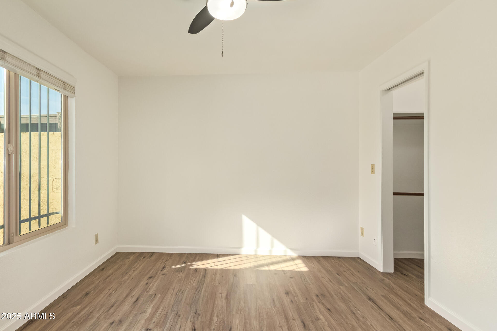 1274 E AVENIDA HERMOSA