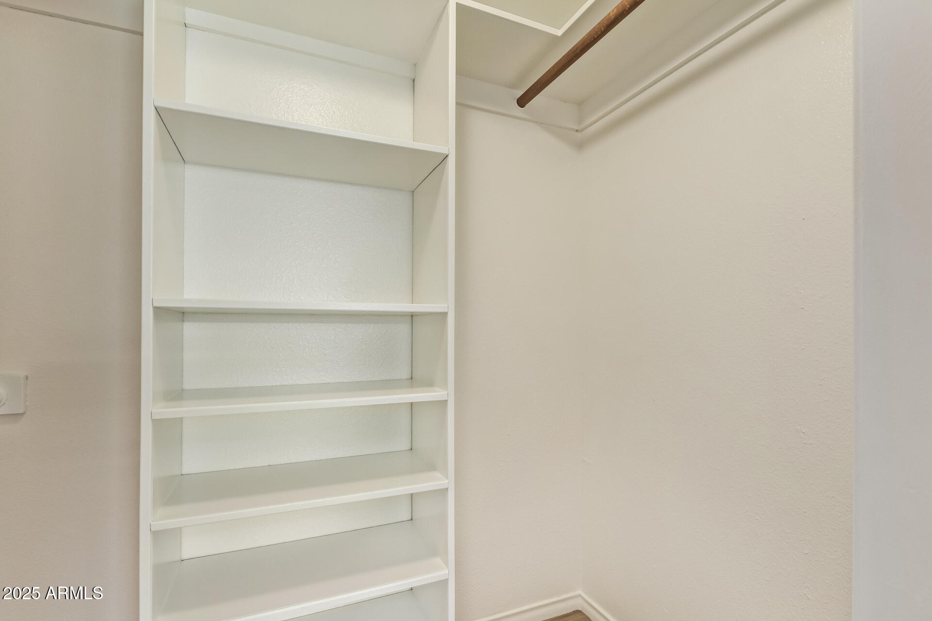 1274 E AVENIDA HERMOSA