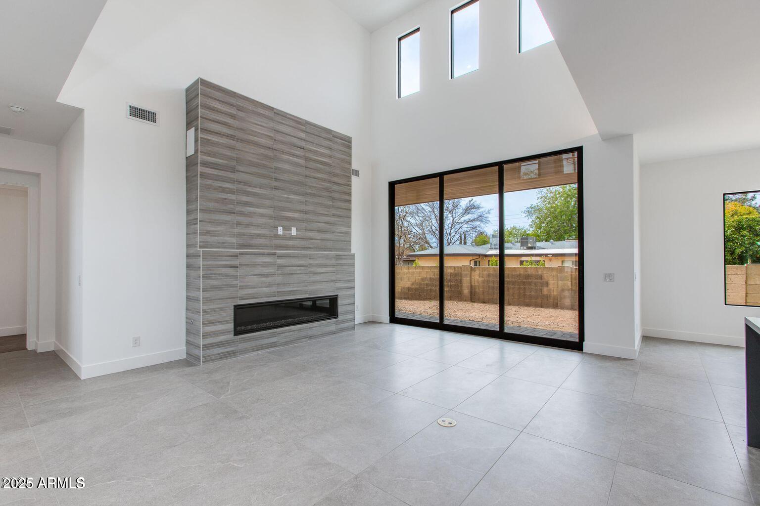 100 W NORTHERN Avenue 15