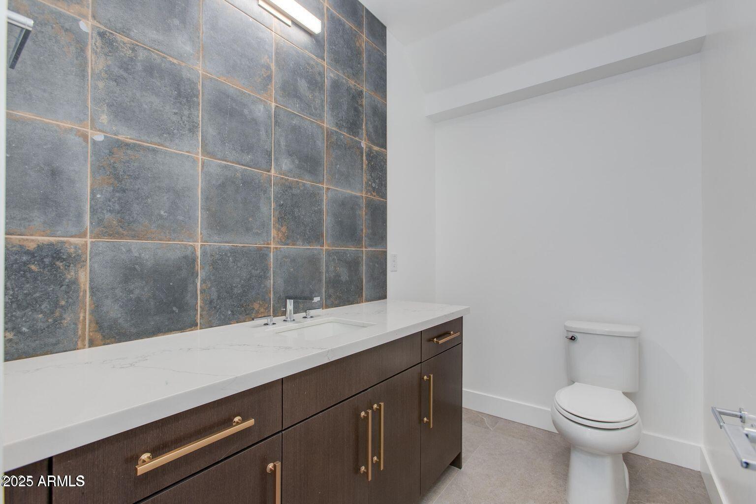 100 W NORTHERN Avenue 15