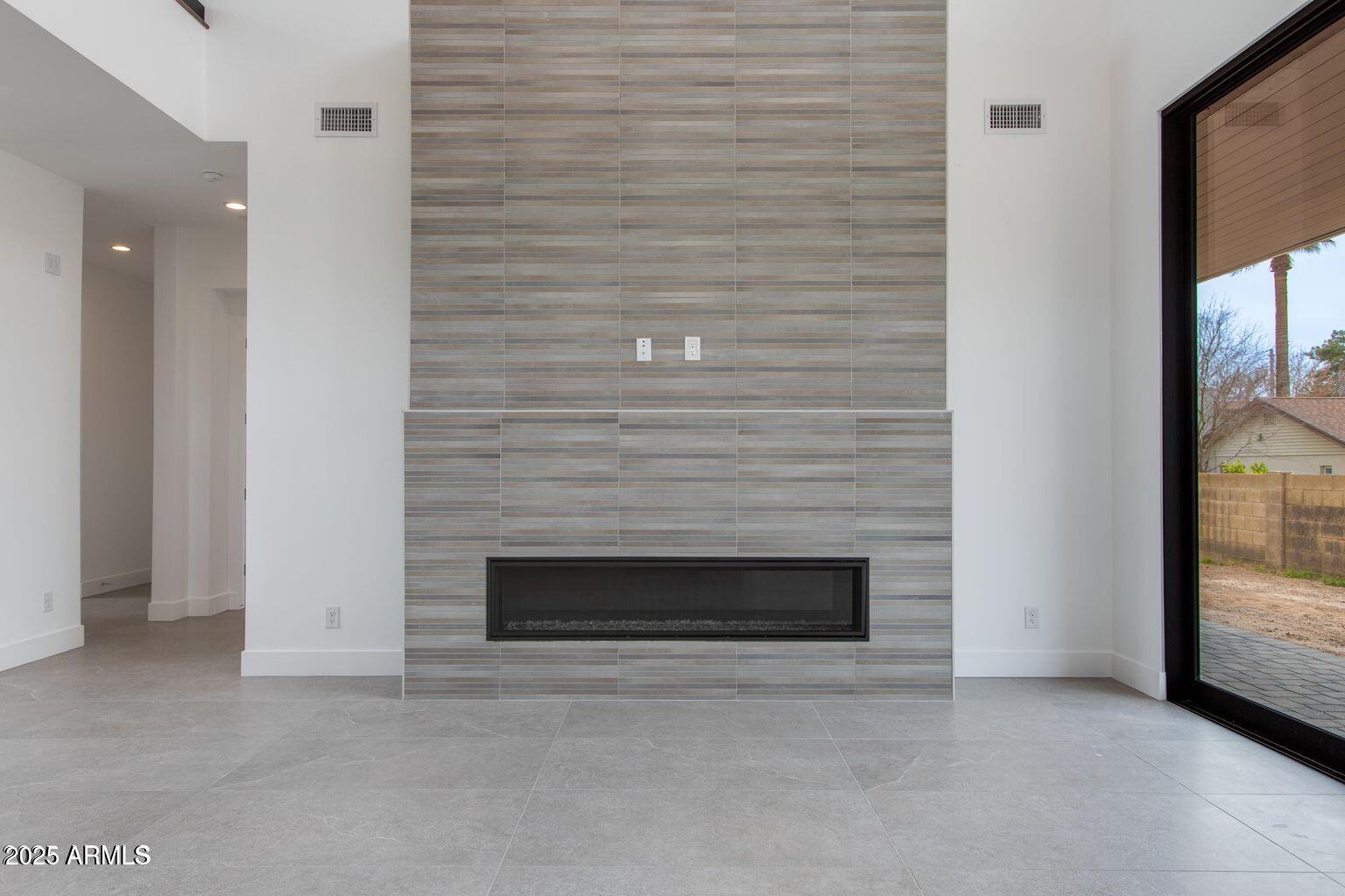 100 W NORTHERN Avenue 15