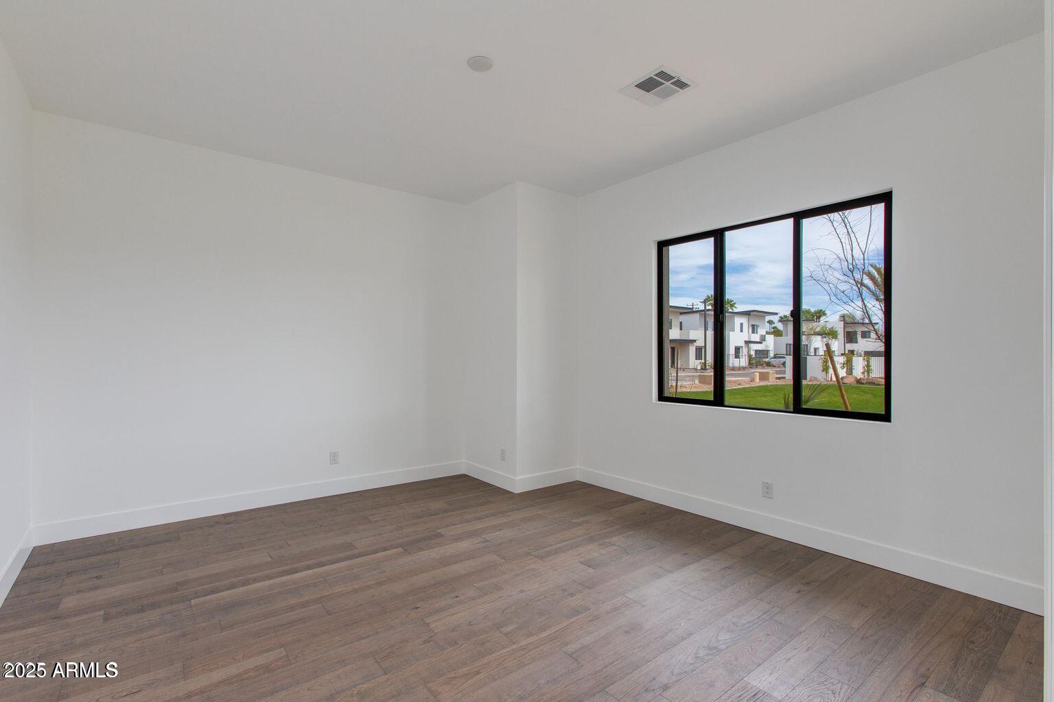 100 W NORTHERN Avenue 15